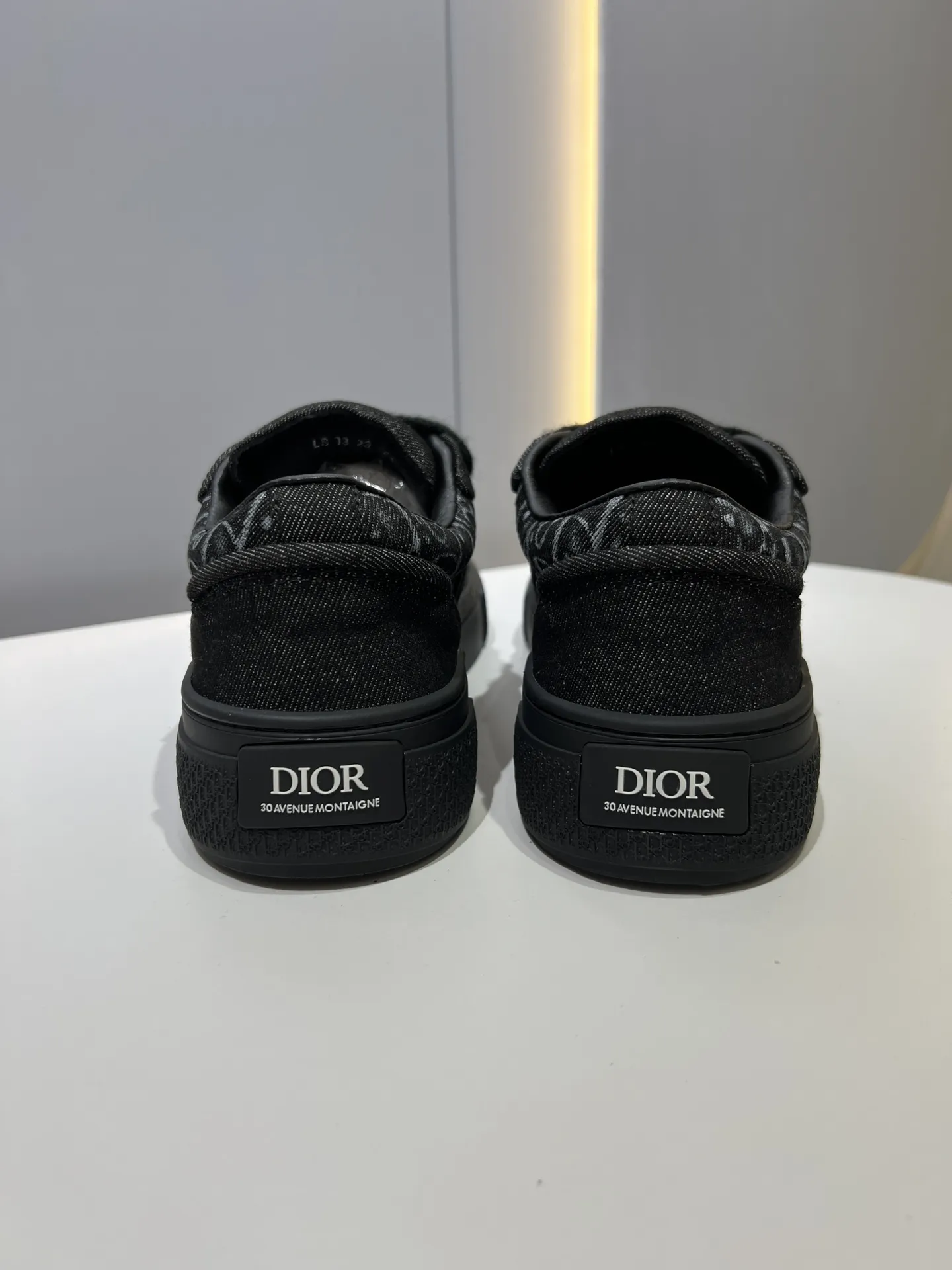 Dior B33 Black Leather Sneakers – Couples Edition,  Style with Best Replica Sneakers and Rep Shoes Design for Him & Her Sophisticated 63