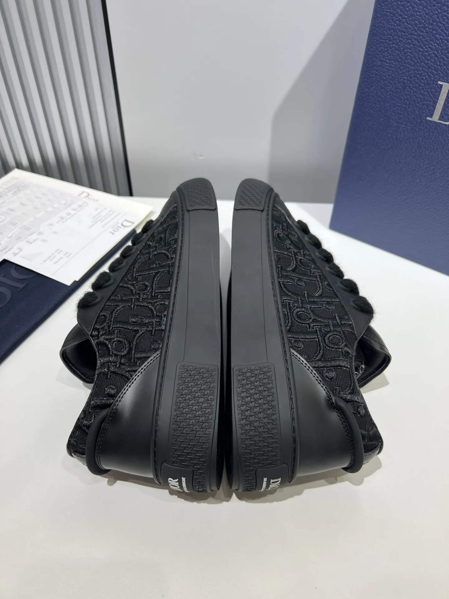 Flexible Dior B33 Black Leather Sneakers – Couples Edition,  Style with Best Replica Sneakers and Rep Shoes Design for Men and Women 40
