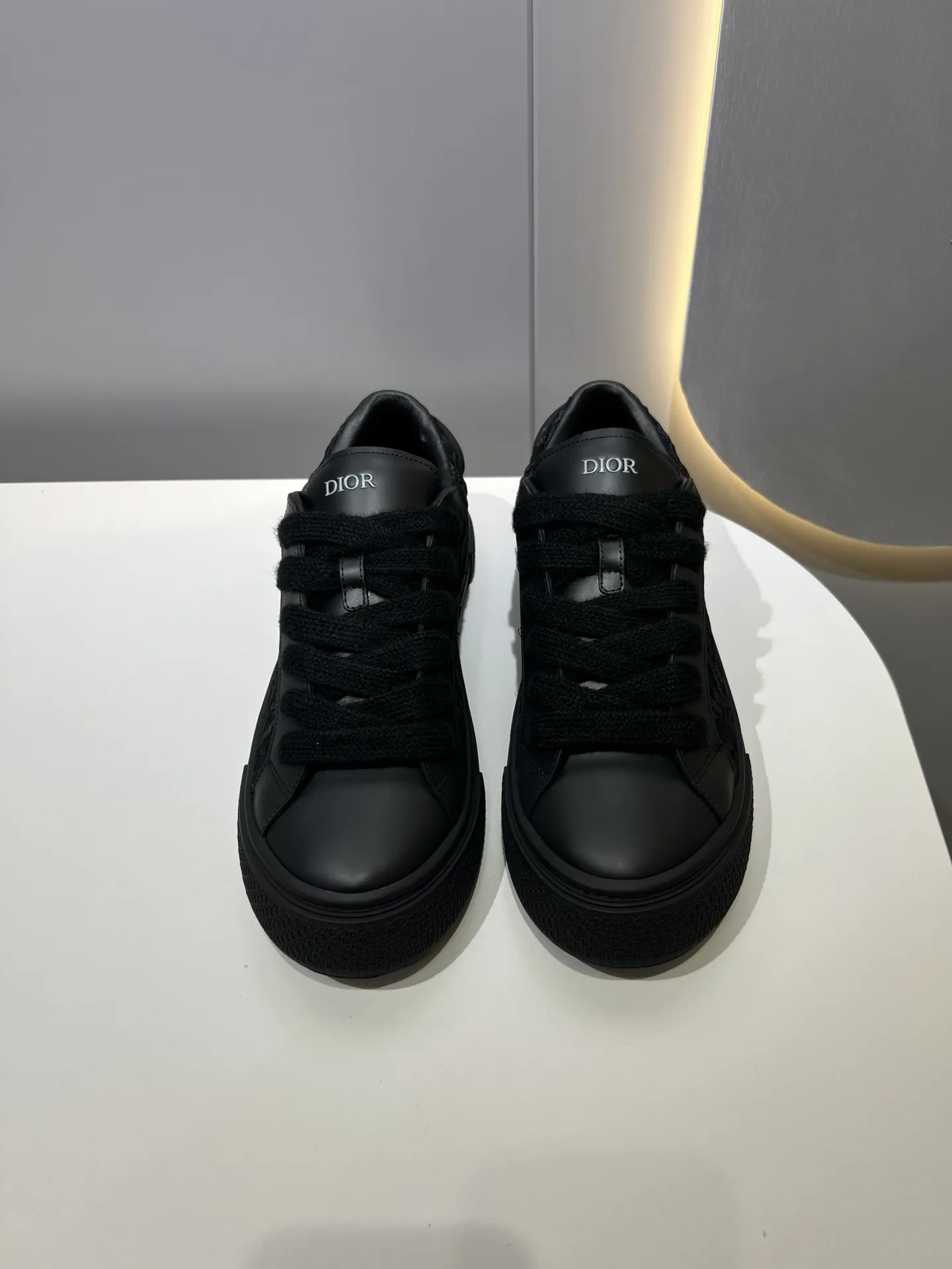 Flexible Dior B33 Black Leather Sneakers – Couples Edition,  Style with Best Replica Sneakers and Rep Shoes Design for Men and Women 40