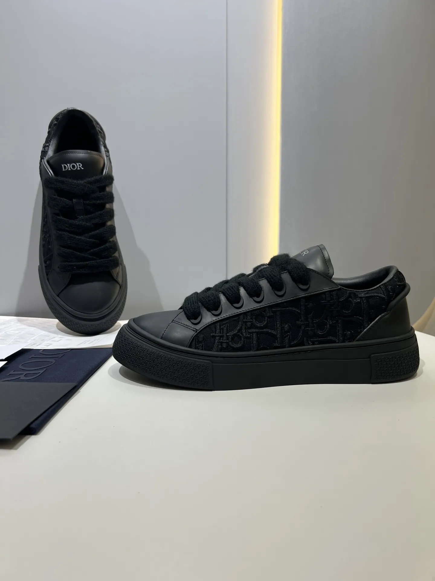 Flexible Dior B33 Black Leather Sneakers – Couples Edition,  Style with Best Replica Sneakers and Rep Shoes Design for Men and Women 40