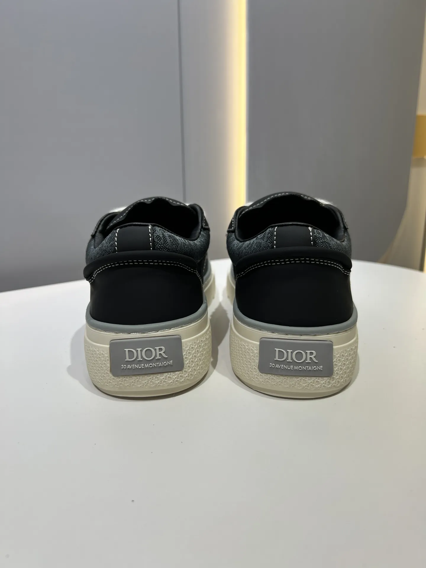 HighQuality Dior B33 Black Leather Sneakers – Couples Edition,  Style with Top Rep Shoes and Best Replica Sneakers for Men and Women 55