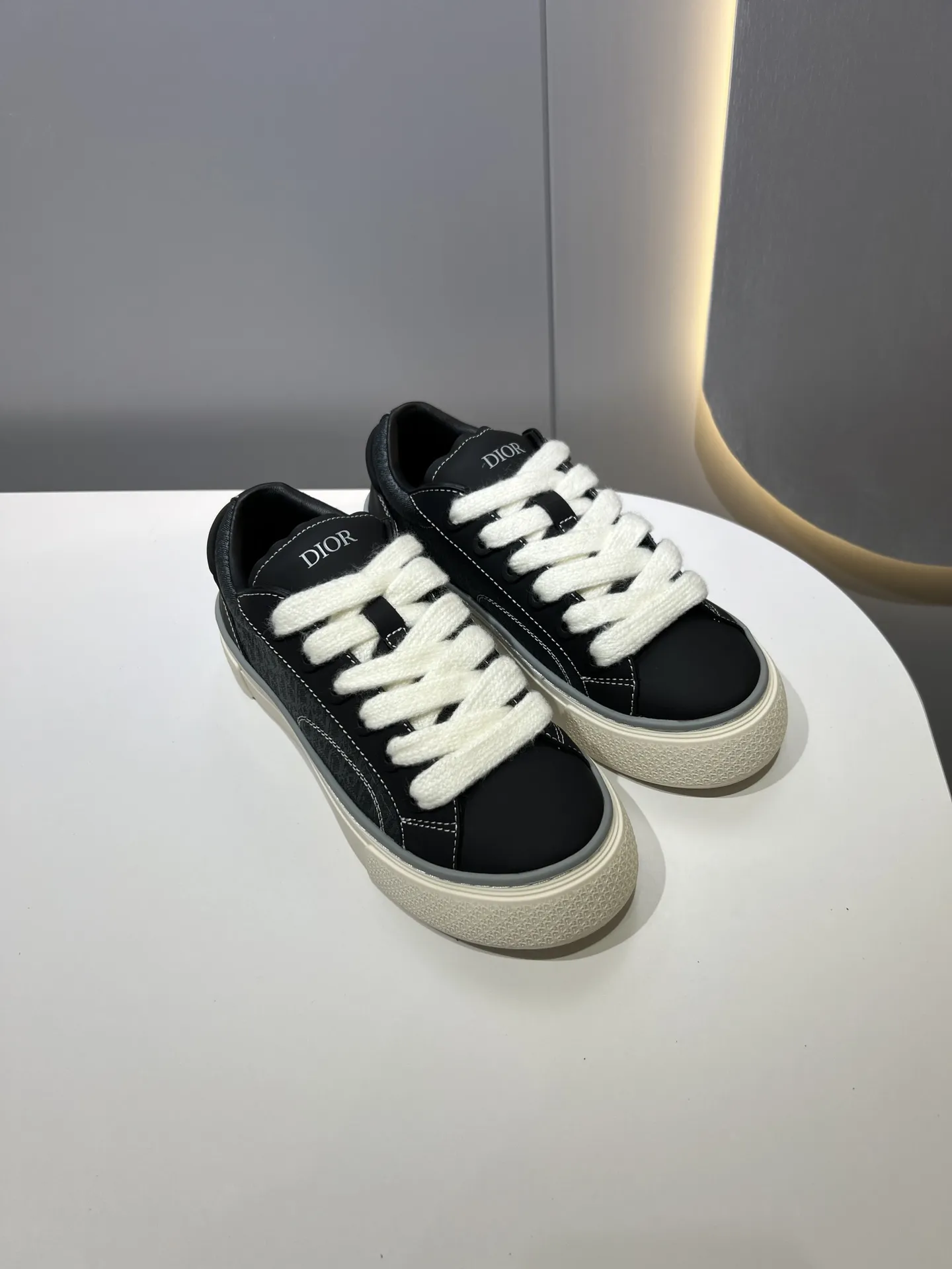 HighQuality Dior B33 Black Leather Sneakers – Couples Edition,  Style with Top Rep Shoes and Best Replica Sneakers for Men and Women 55