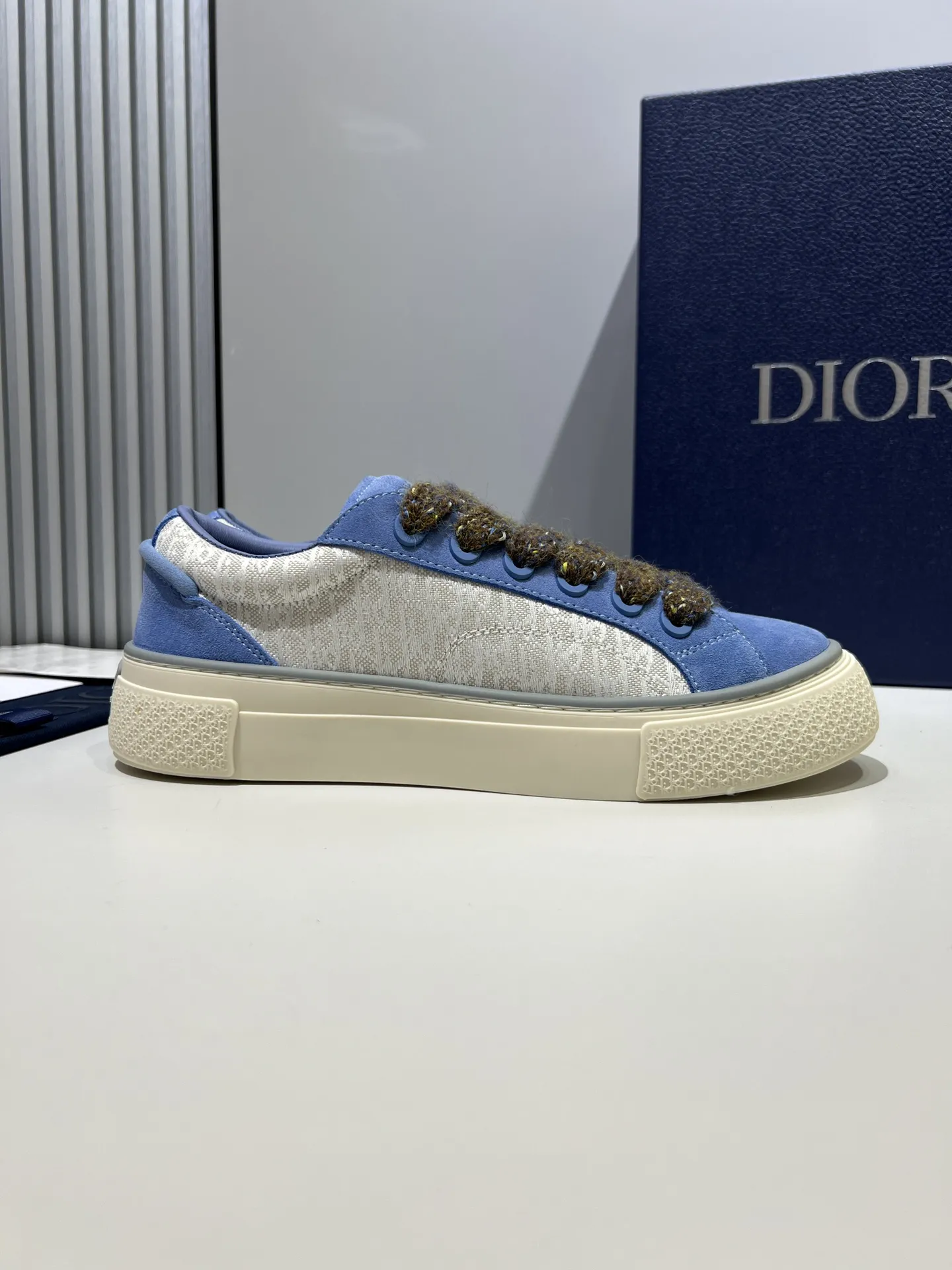 EyeCatching Dior B33 Sneakers – Blue and White Colorway,  Couple Style with Best Replica Sneakers Design 22