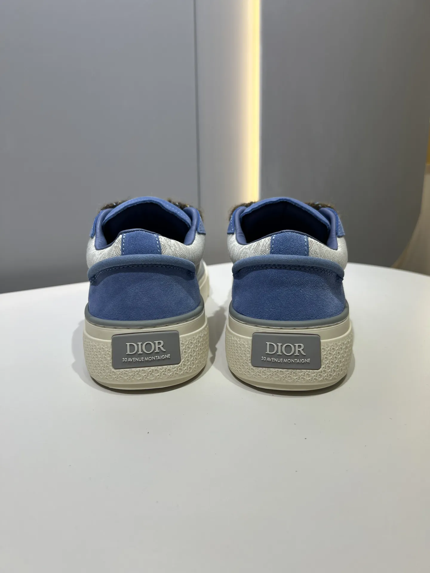 EyeCatching Dior B33 Sneakers – Blue and White Colorway,  Couple Style with Best Replica Sneakers Design 22