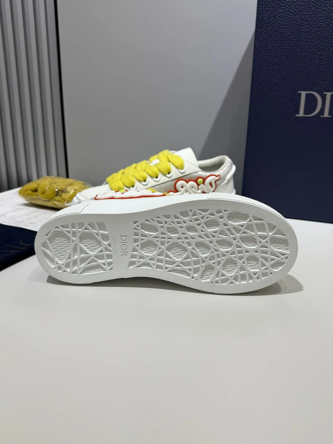 WrinkleFree Dior B33 Sneakers – White with Yellow Laces, Couples Edition, Best Rep Shoes,  Replica Dior 21
