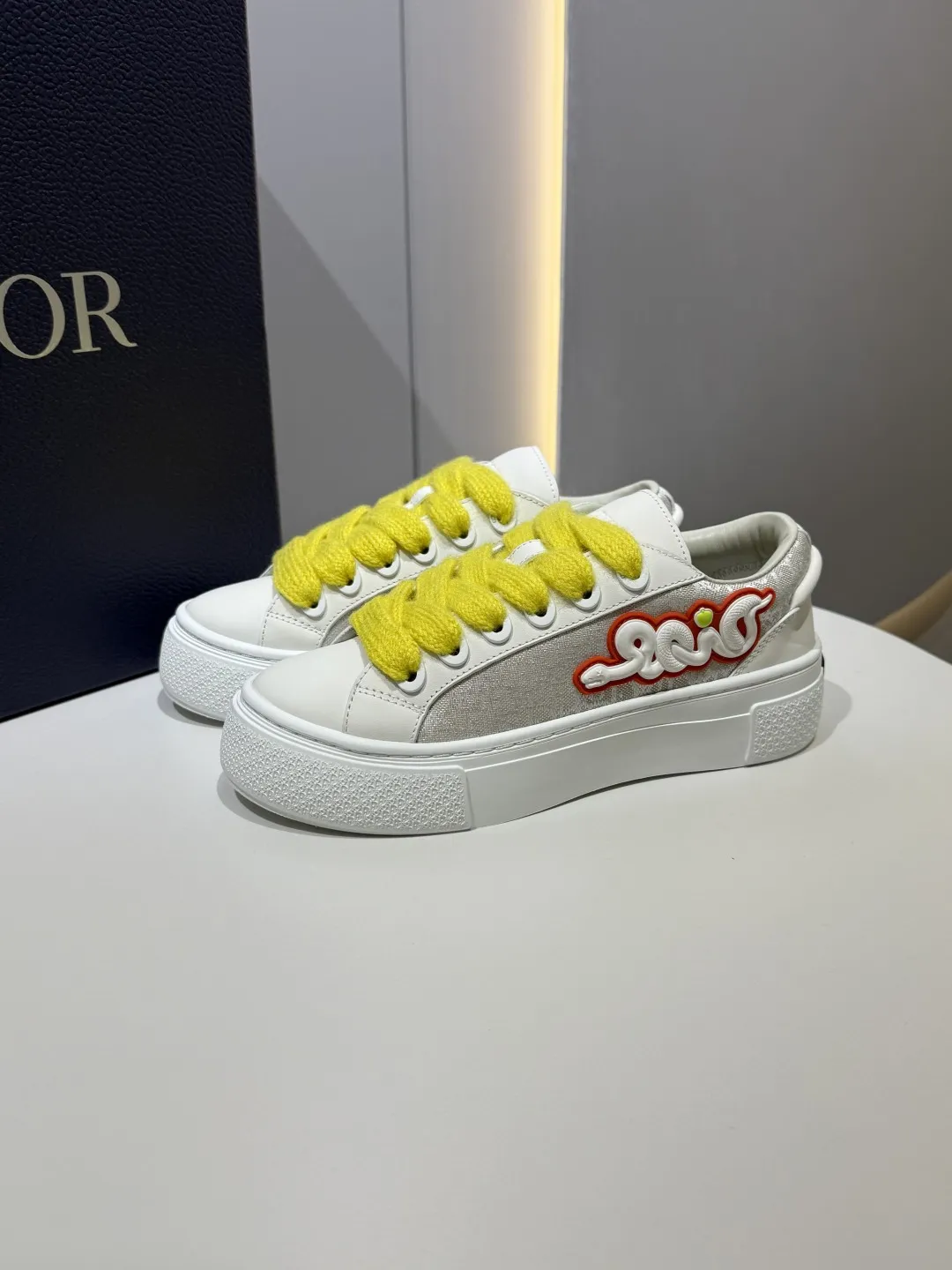 WrinkleFree Dior B33 Sneakers – White with Yellow Laces, Couples Edition, Best Rep Shoes,  Replica Dior 21