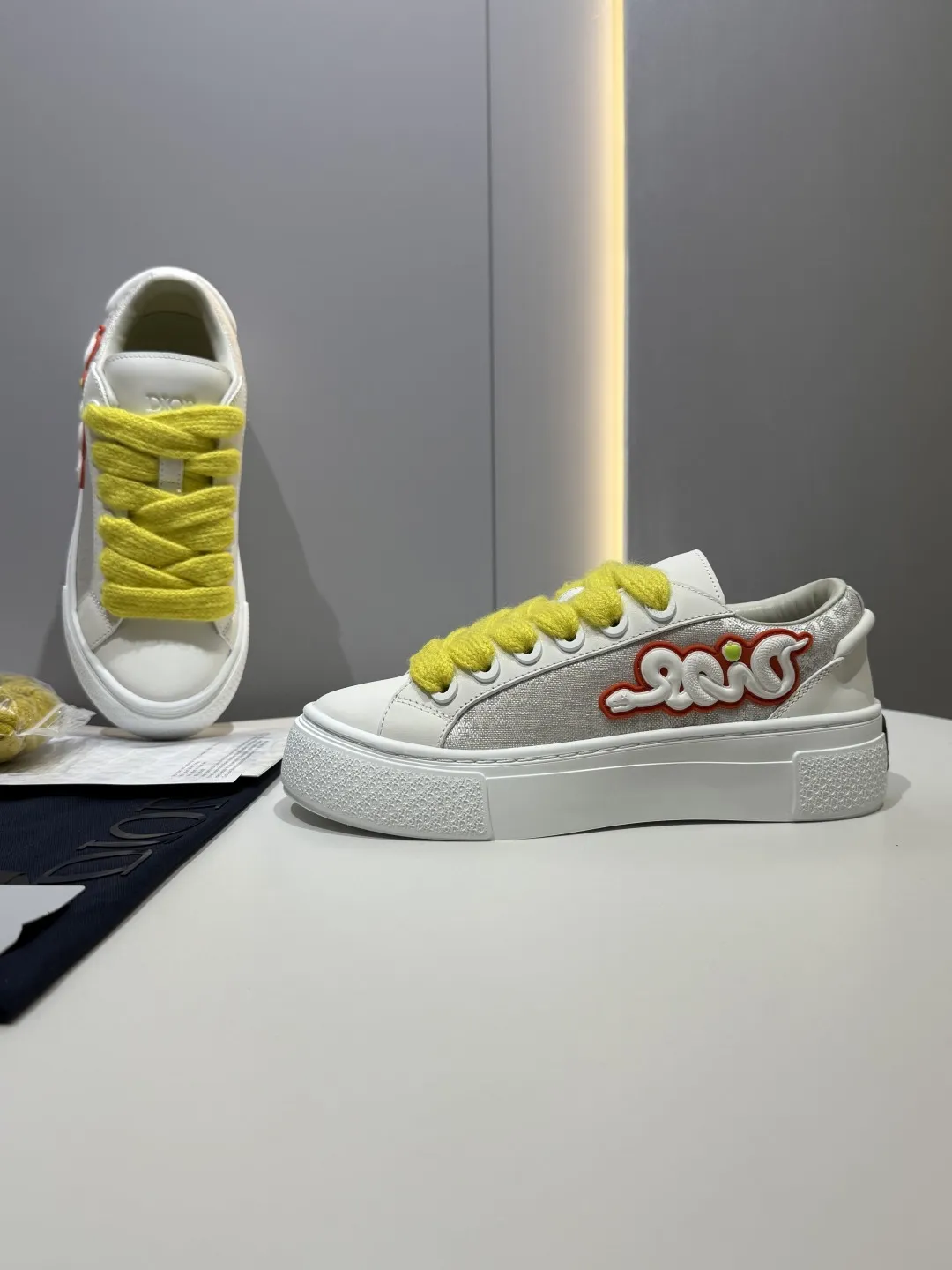 WrinkleFree Dior B33 Sneakers – White with Yellow Laces, Couples Edition, Best Rep Shoes,  Replica Dior 21