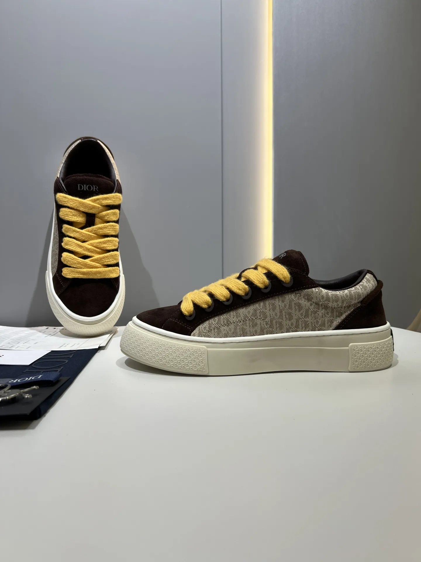 Functional Dior B33 Sneakers for Couples – Black Brown Oblique Pattern with Yellow Laces,  Edition Rep Shoes & Top Replica Dior 47
