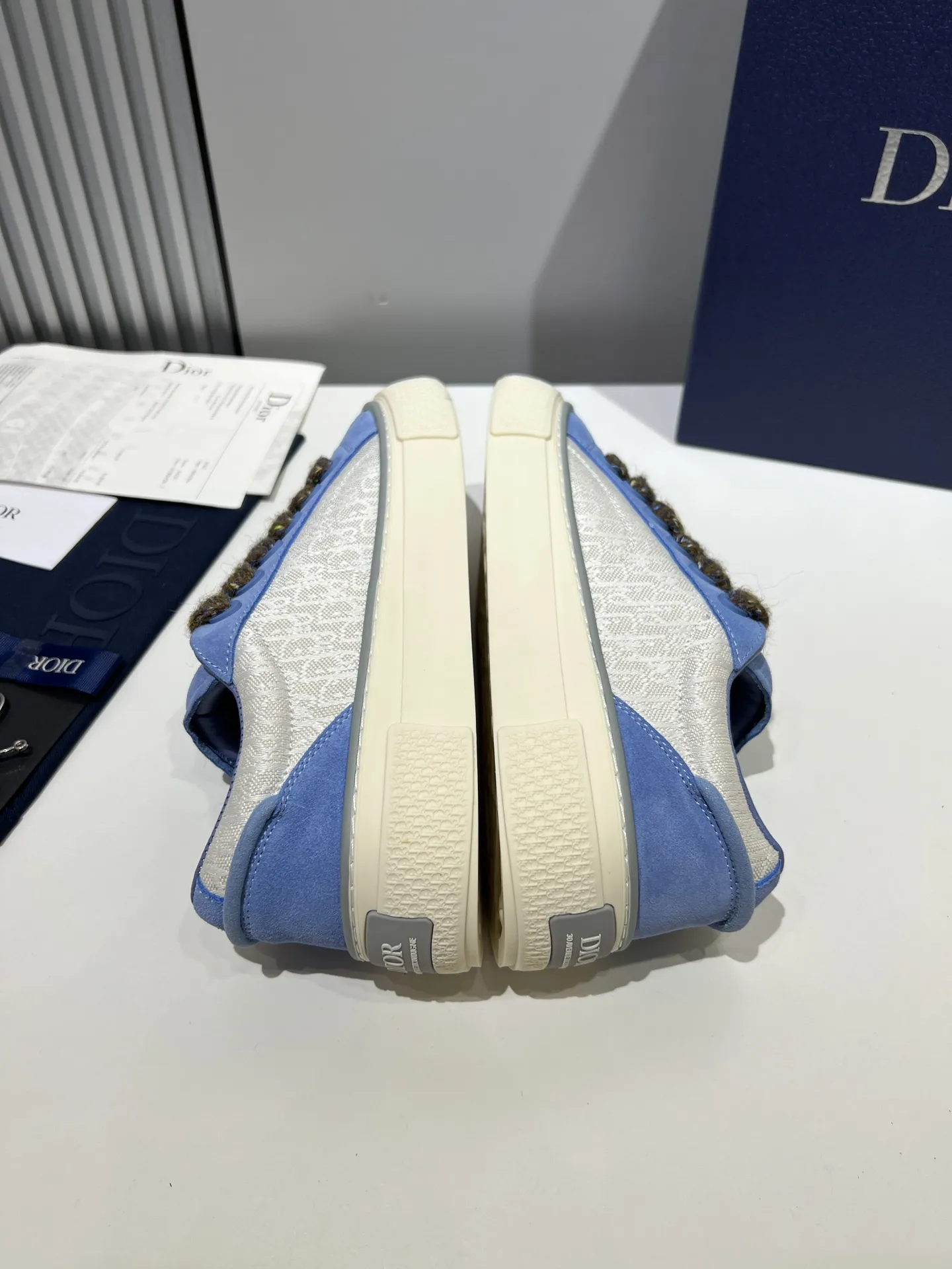 WellDesigned Dior B33 Sneakers for Couples – Blue and White Colorway,  Edition with Best Replica Sneakers Design 39