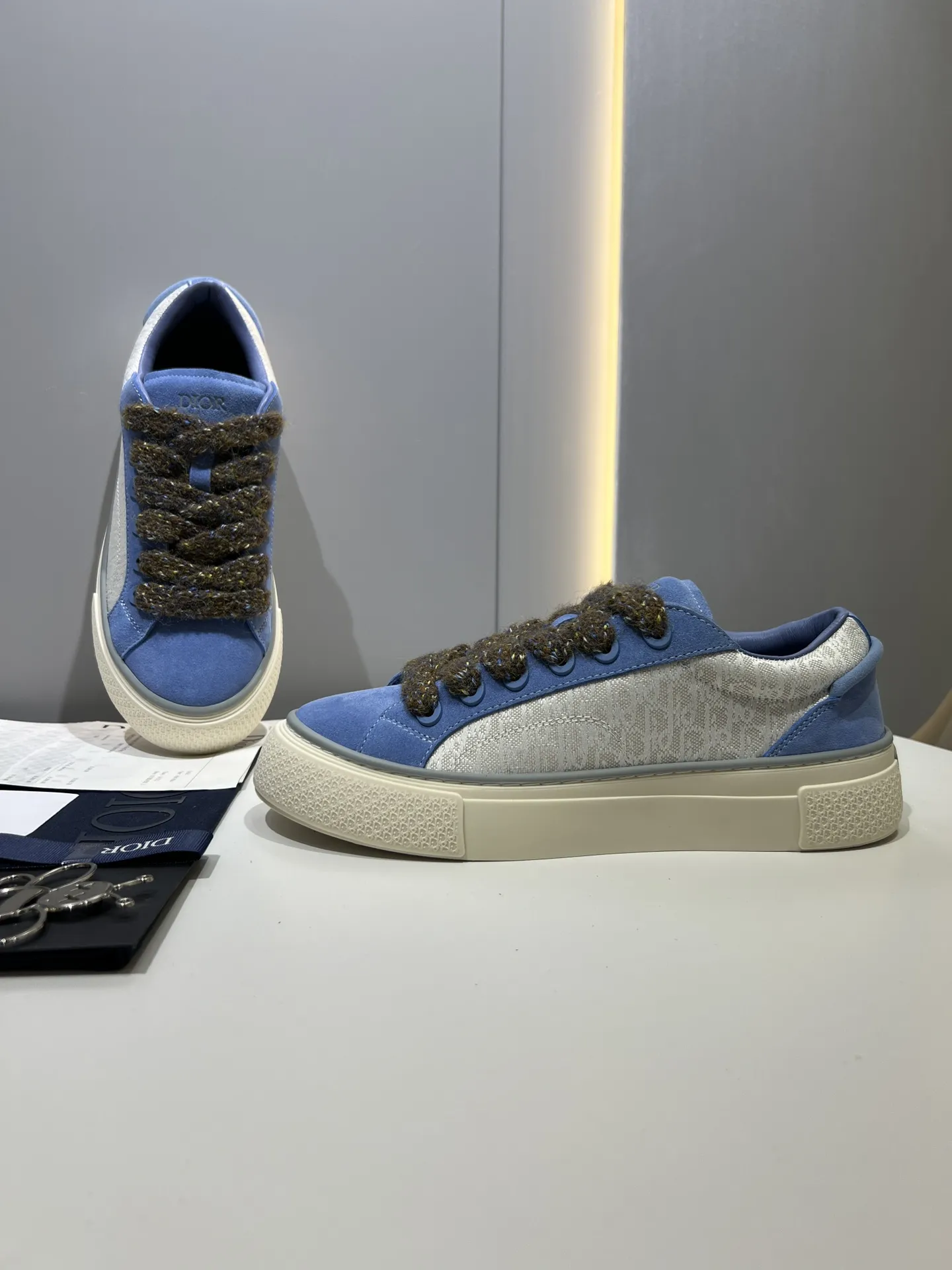 WellDesigned Dior B33 Sneakers for Couples – Blue and White Colorway,  Edition with Best Replica Sneakers Design 39