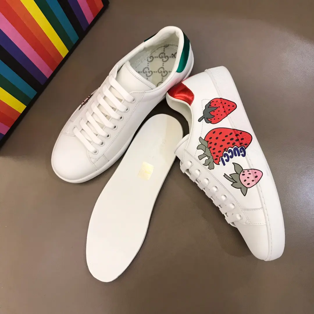 Unisex GUCCI 2019 Strawberry Limited Edition White Sneakers with Floral Design for Men and Women – High Quality Rep Shoes & Gucci Fake 855