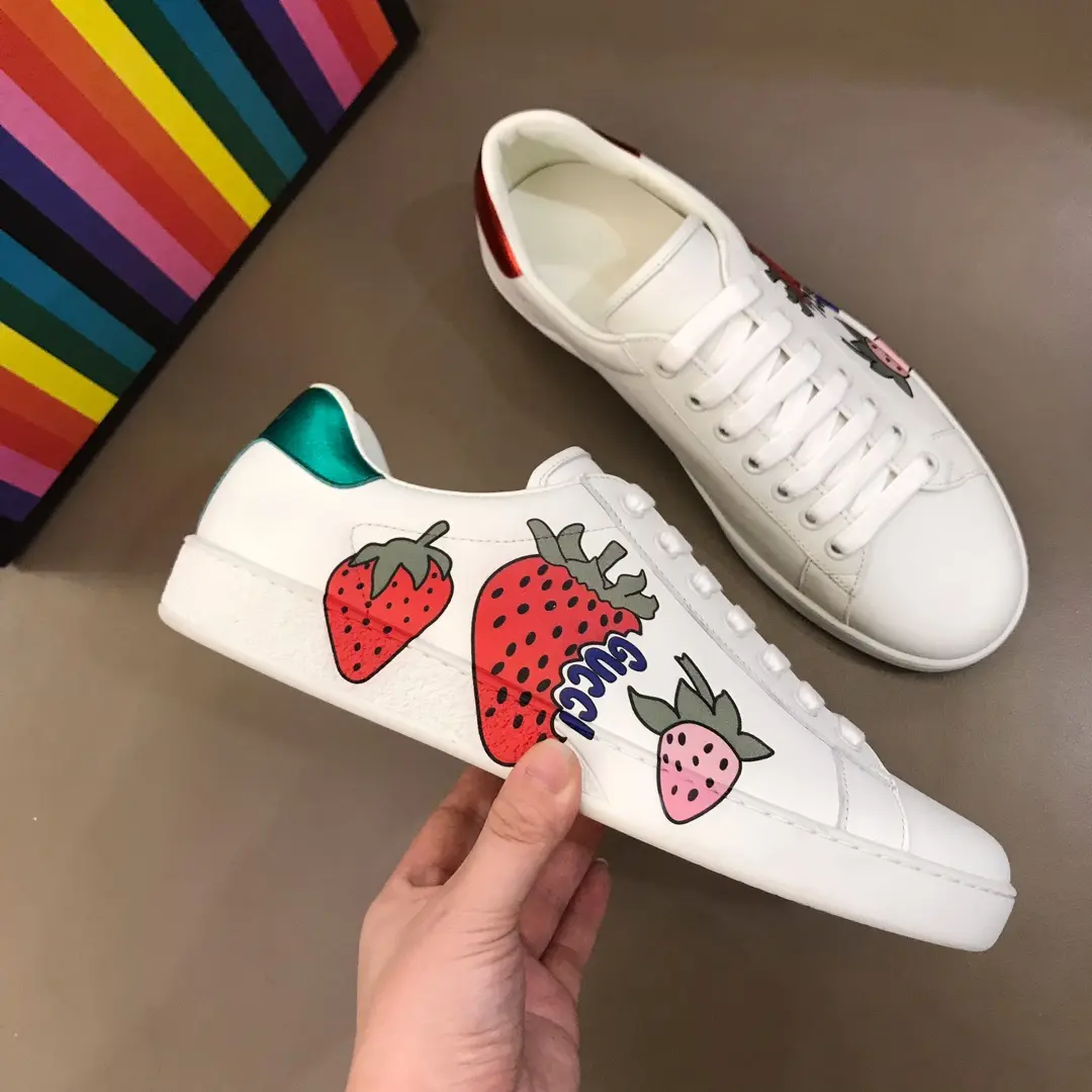 Unisex GUCCI 2019 Strawberry Limited Edition White Sneakers with Floral Design for Men and Women – High Quality Rep Shoes & Gucci Fake 855