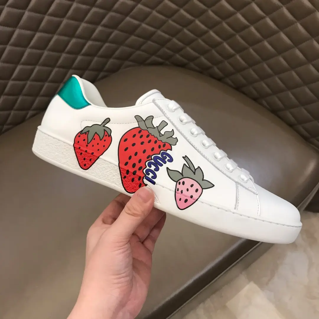 Unisex GUCCI 2019 Strawberry Limited Edition White Sneakers with Floral Design for Men and Women – High Quality Rep Shoes & Gucci Fake 855