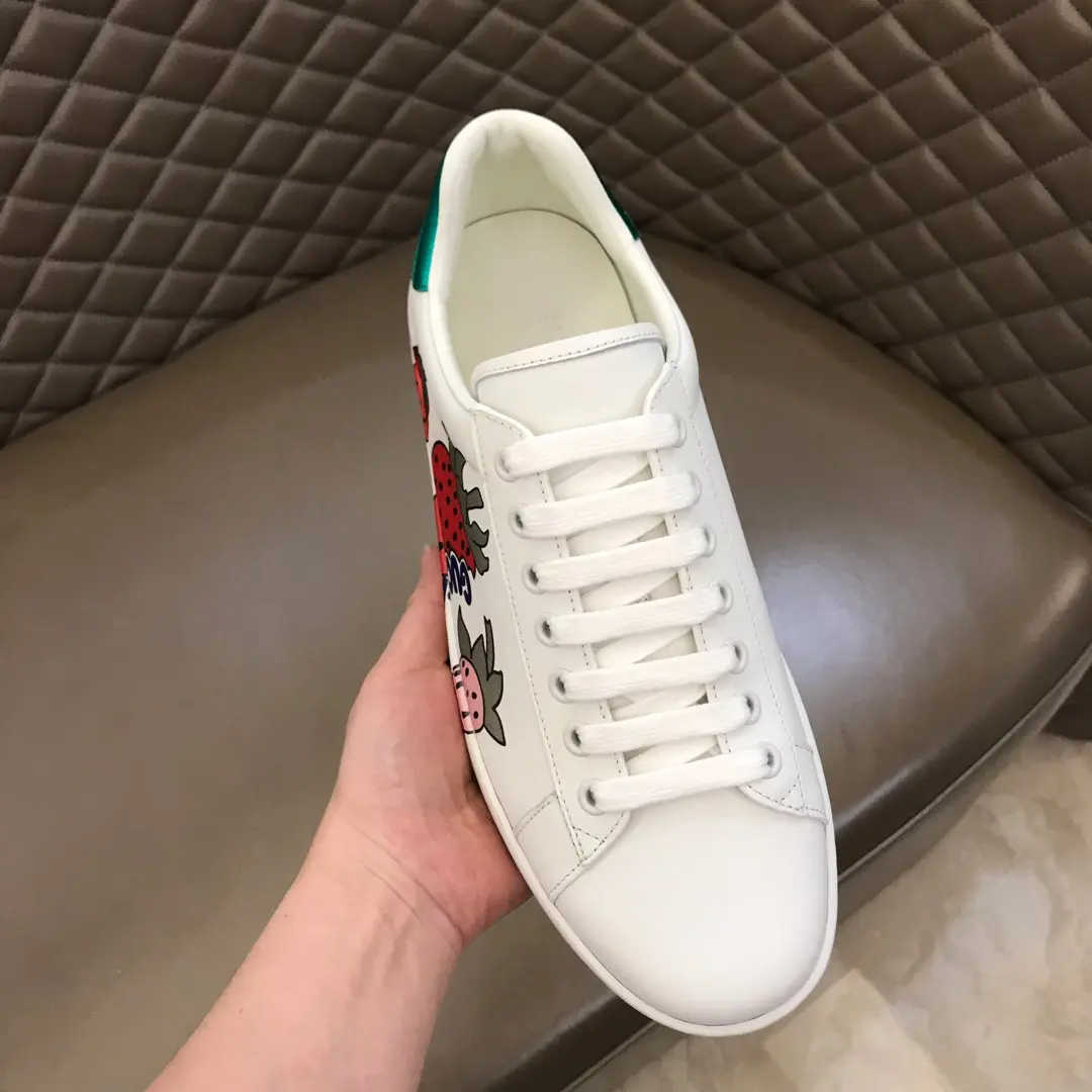 Unisex GUCCI 2019 Strawberry Limited Edition White Sneakers with Floral Design for Men and Women – High Quality Rep Shoes & Gucci Fake 855