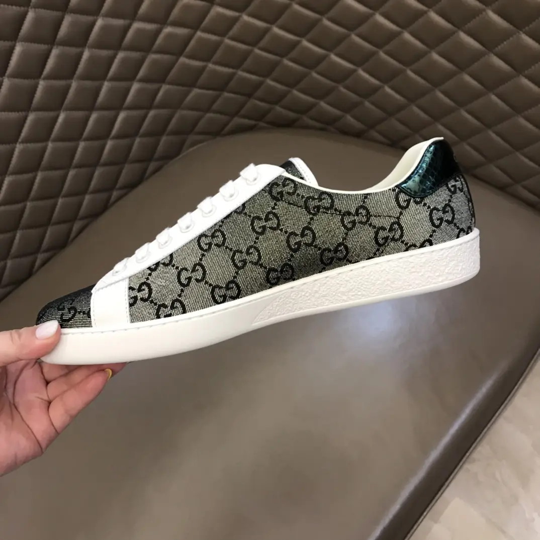 WaterResistant Gucci Ace GG Supreme Sneaker, White Black –  Rep Shoes & High Quality Replica Gucci Shoes 815