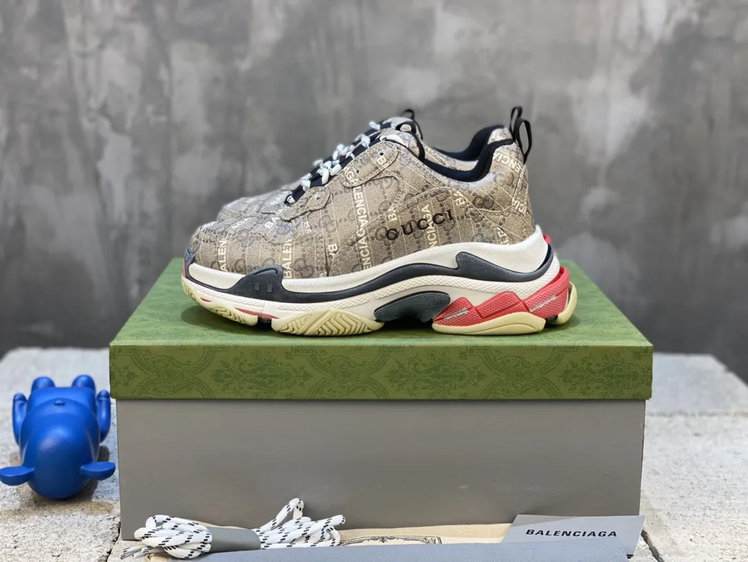 Gucci Balenciaga Triple S Beige Replica Sneakers with Rep Shoes Design Durable 759