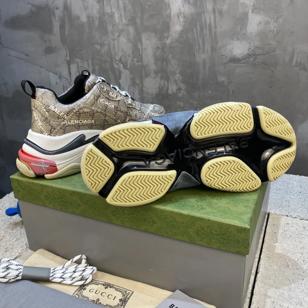 Gucci Balenciaga Triple S Beige Replica Sneakers with Rep Shoes Design Durable 759