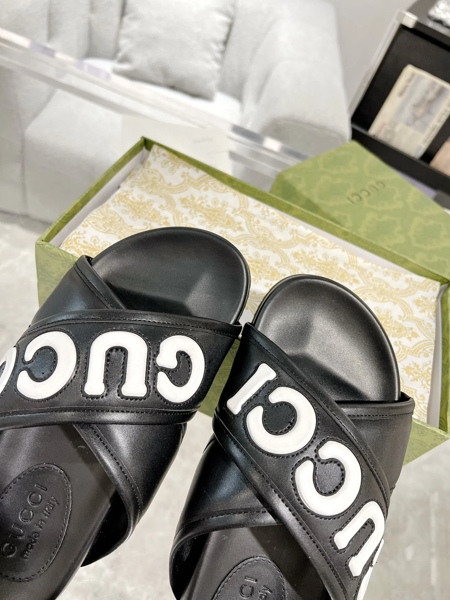 Gucci Couple Slide Sandals Black Logo –  Replica Shoes & Fake Gucci Slides Casual 943