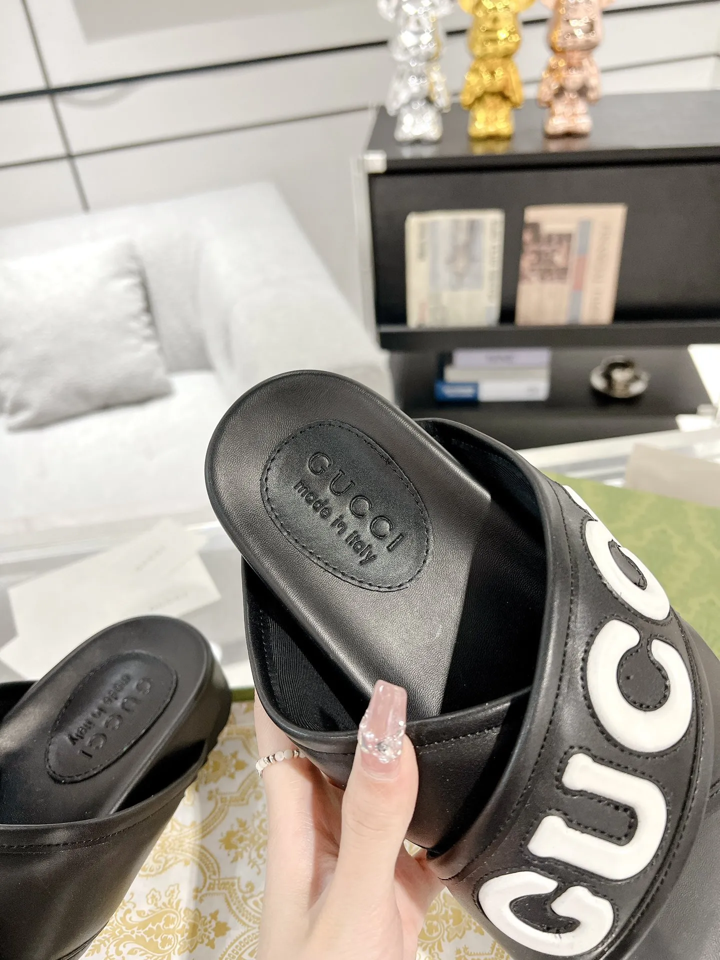 Gucci Couple Slide Sandals Black Logo –  Replica Shoes & Fake Gucci Slides Casual 943