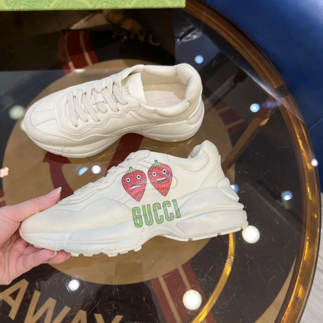 UrbanStyle Gucci Rhyton Sneakers Beige Strawberry Print –  Rep Shoes & Fake Gucci Collection 919