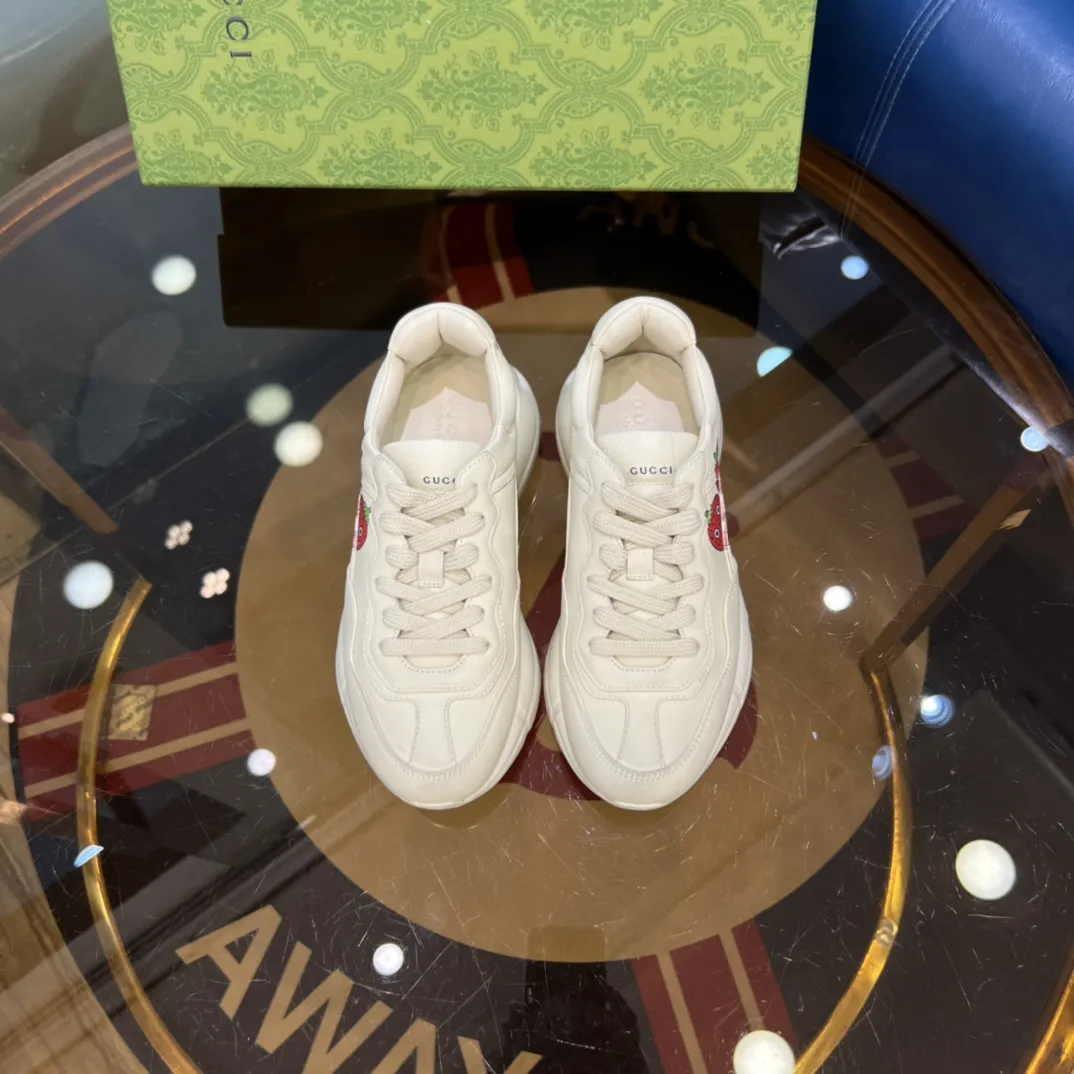 UrbanStyle Gucci Rhyton Sneakers Beige Strawberry Print –  Rep Shoes & Fake Gucci Collection 919