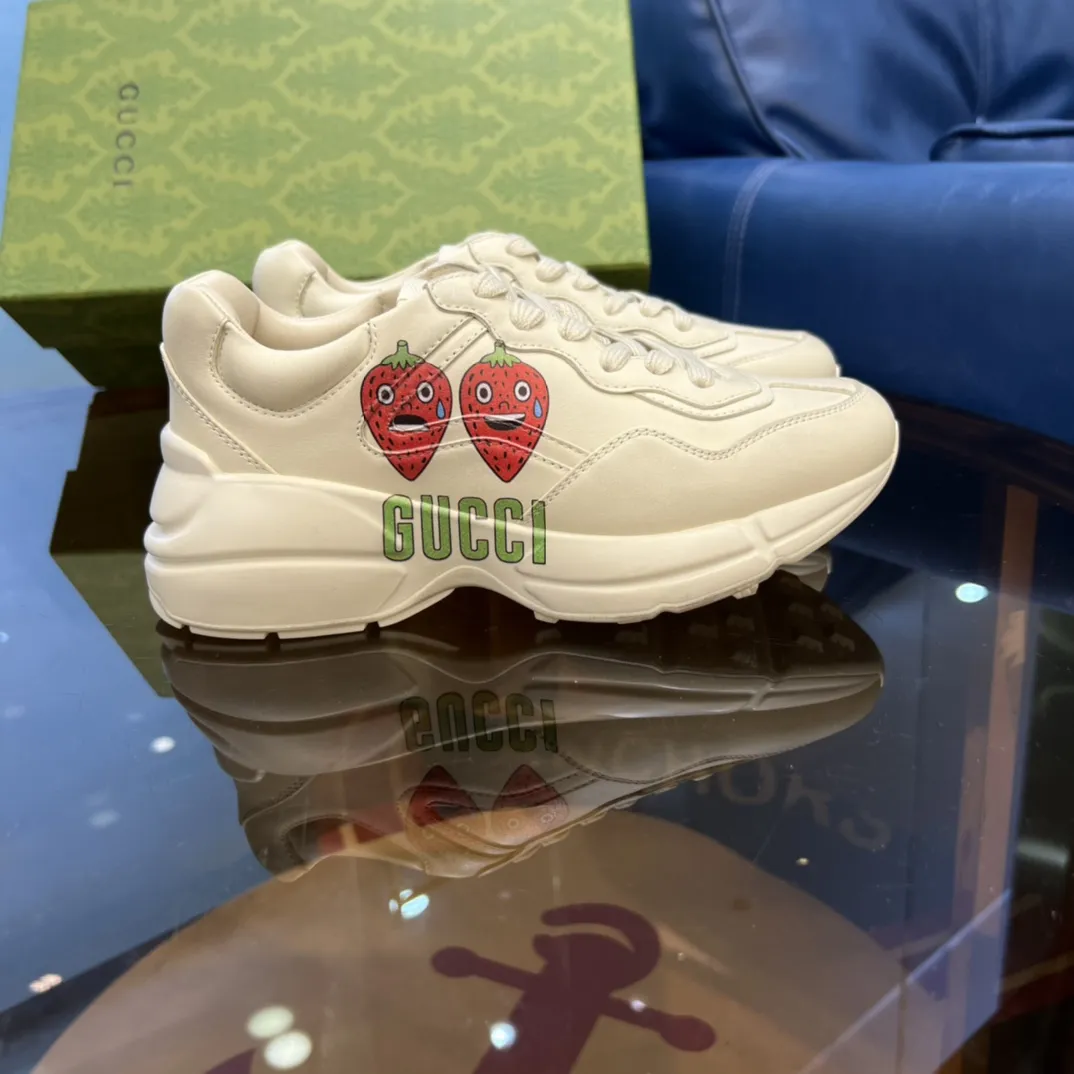 UrbanStyle Gucci Rhyton Sneakers Beige Strawberry Print –  Rep Shoes & Fake Gucci Collection 919