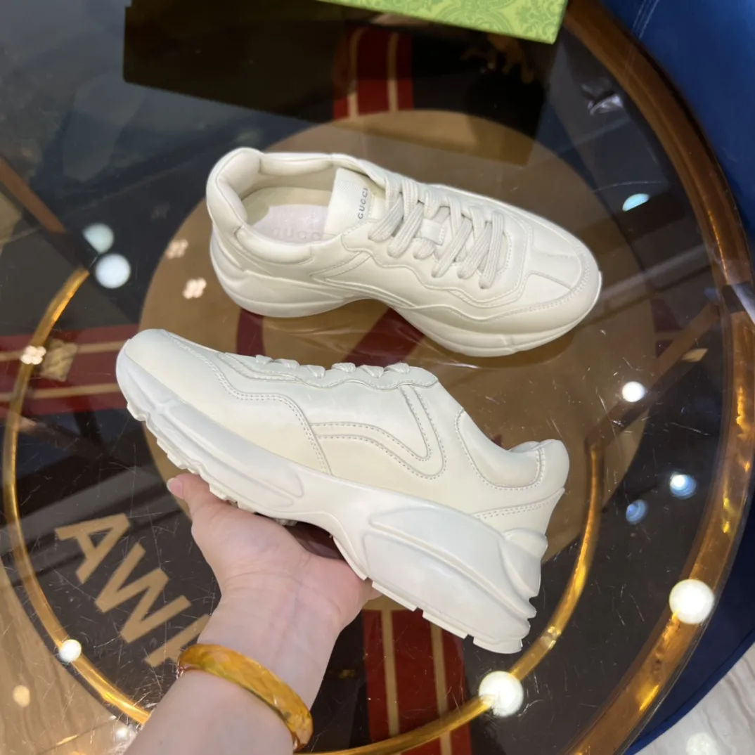 UrbanStyle Gucci Rhyton Sneakers Beige Strawberry Print –  Rep Shoes & Fake Gucci Collection 919