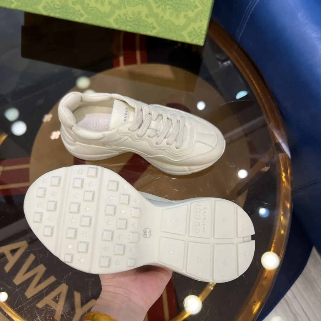 UrbanStyle Gucci Rhyton Sneakers Beige Strawberry Print –  Rep Shoes & Fake Gucci Collection 919