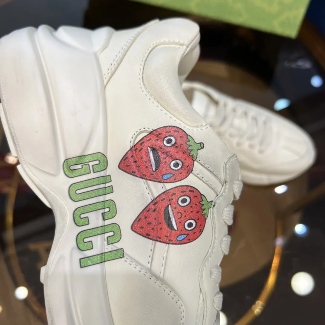 UrbanStyle Gucci Rhyton Sneakers Beige Strawberry Print –  Rep Shoes & Fake Gucci Collection 919