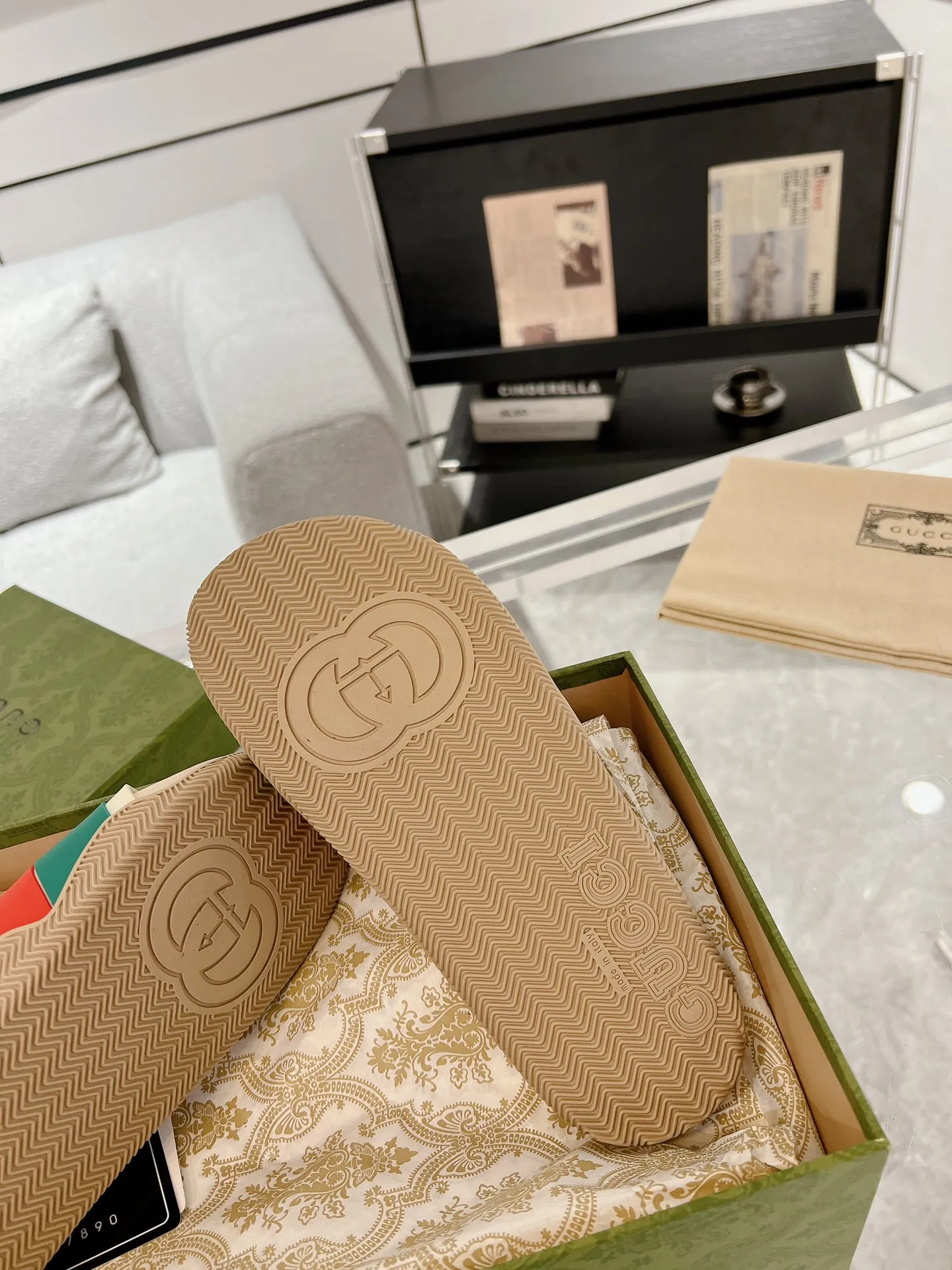 ComfortFit Gucci Slide Sandals, Beige Red Green –  Rep Shoes & Fake Gucci Slides Edition 942