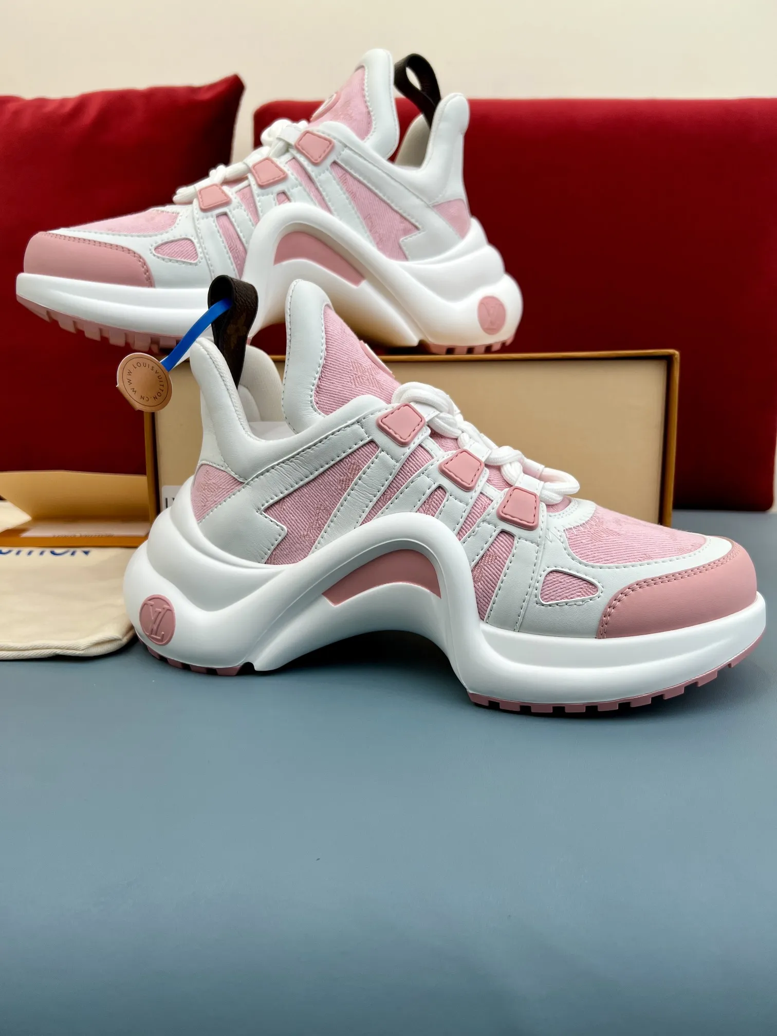 Louis Vuitton Archlight Pink Mesh Sneakers – Replica Shoes & Louis Vuitton Replica Fashionable 288