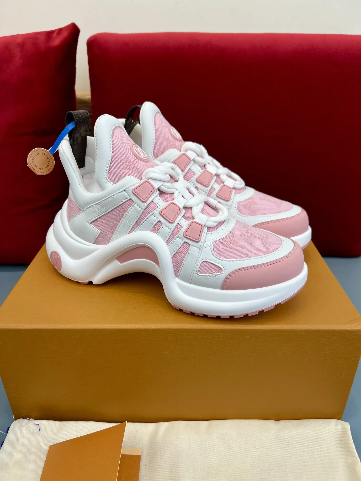 Louis Vuitton Archlight Pink Mesh Sneakers – Replica Shoes & Louis Vuitton Replica Fashionable 288