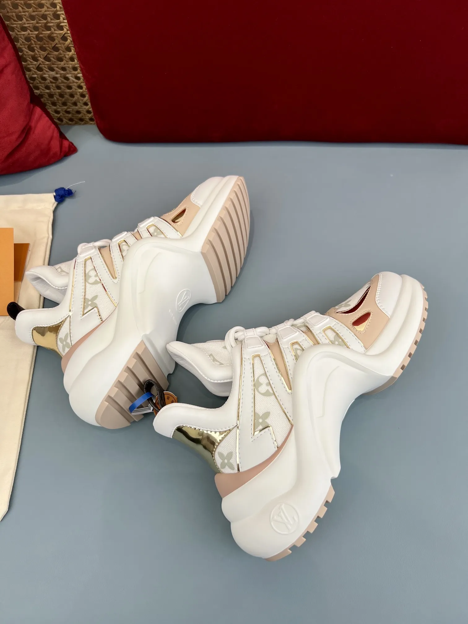 Flexible Louis Vuitton Archlight Sneaker White Beige –  Replica Shoes & Louis Vuitton Fake 276