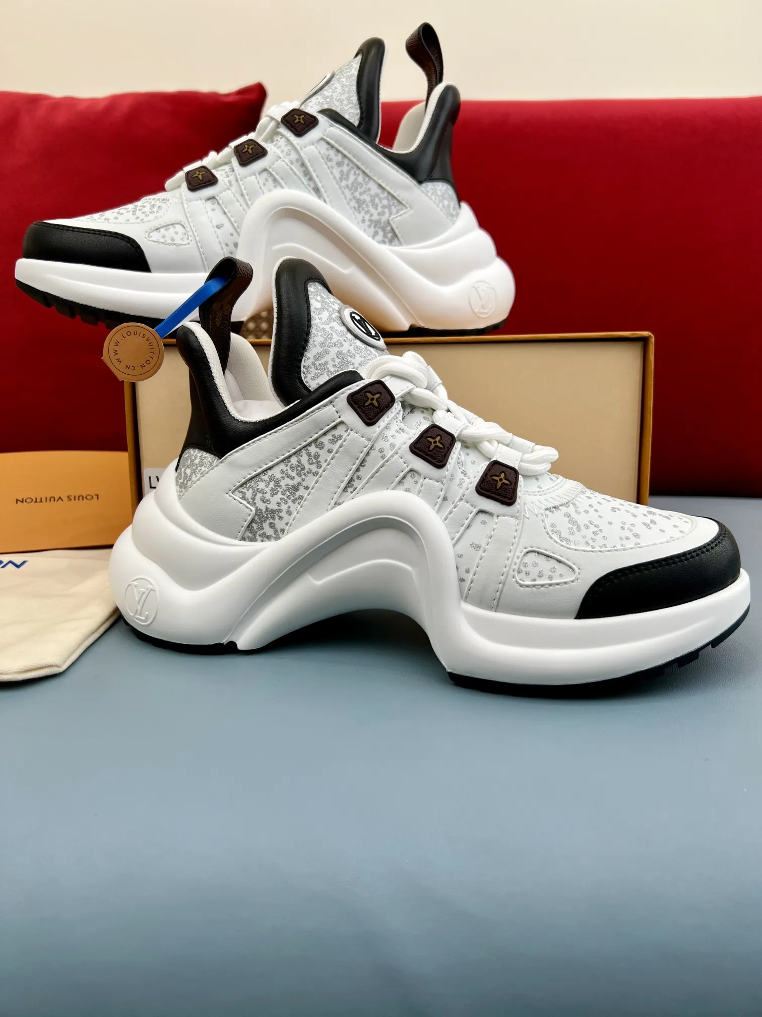 Louis Vuitton Archlight Sneaker White Glitter – Replica Shoes & Louis Vuitton Replica UrbanChic 280