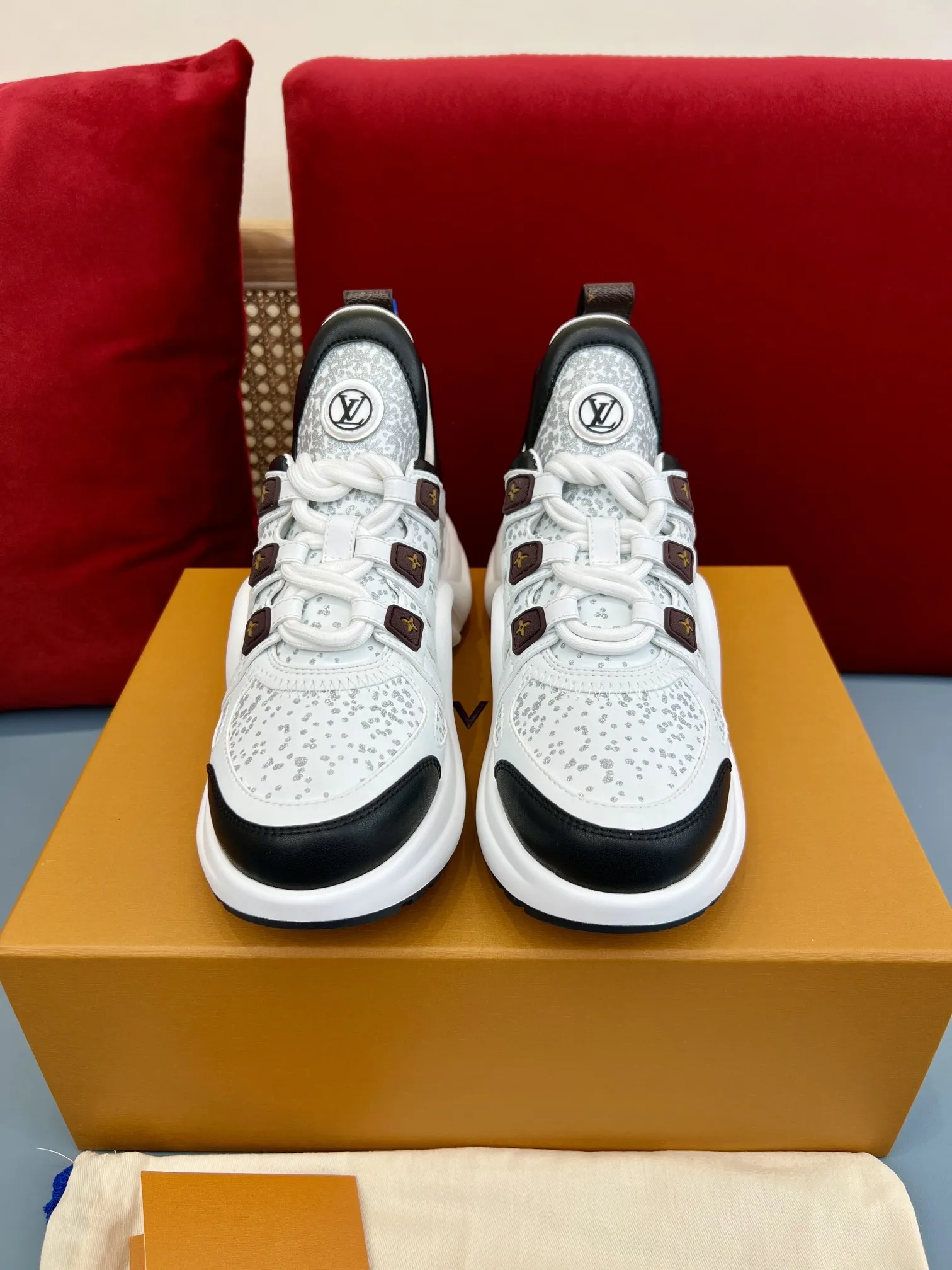 Louis Vuitton Archlight Sneaker White Glitter – Replica Shoes & Louis Vuitton Replica UrbanChic 280