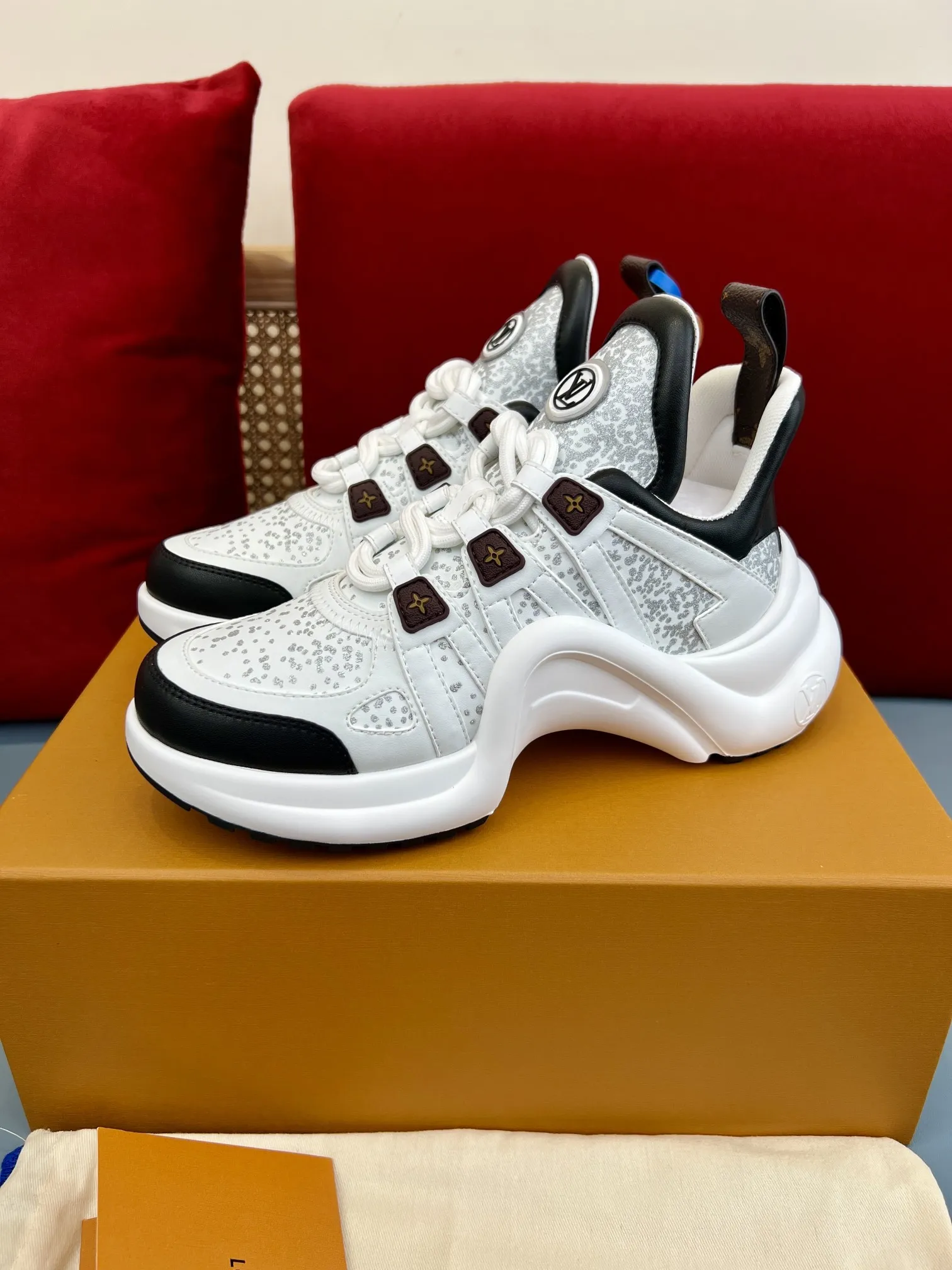 Louis Vuitton Archlight Sneaker White Glitter – Replica Shoes & Louis Vuitton Replica UrbanChic 280