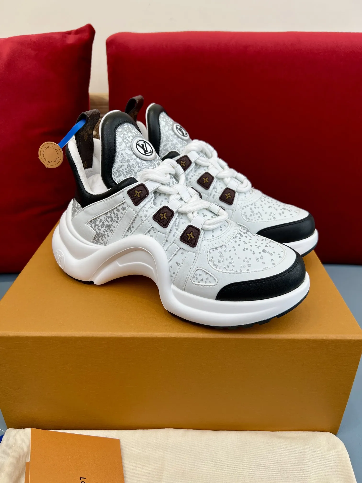 Louis Vuitton Archlight Sneaker White Glitter – Replica Shoes & Louis Vuitton Replica UrbanChic 280