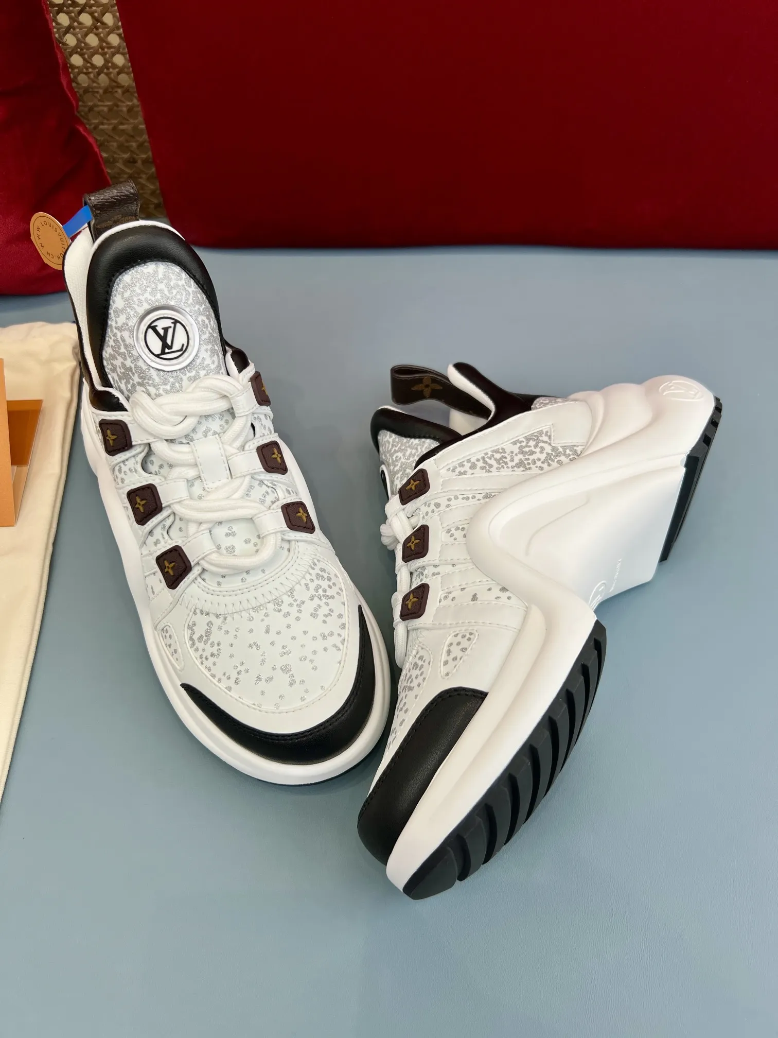 Louis Vuitton Archlight Sneaker White Glitter – Replica Shoes & Louis Vuitton Replica UrbanChic 280