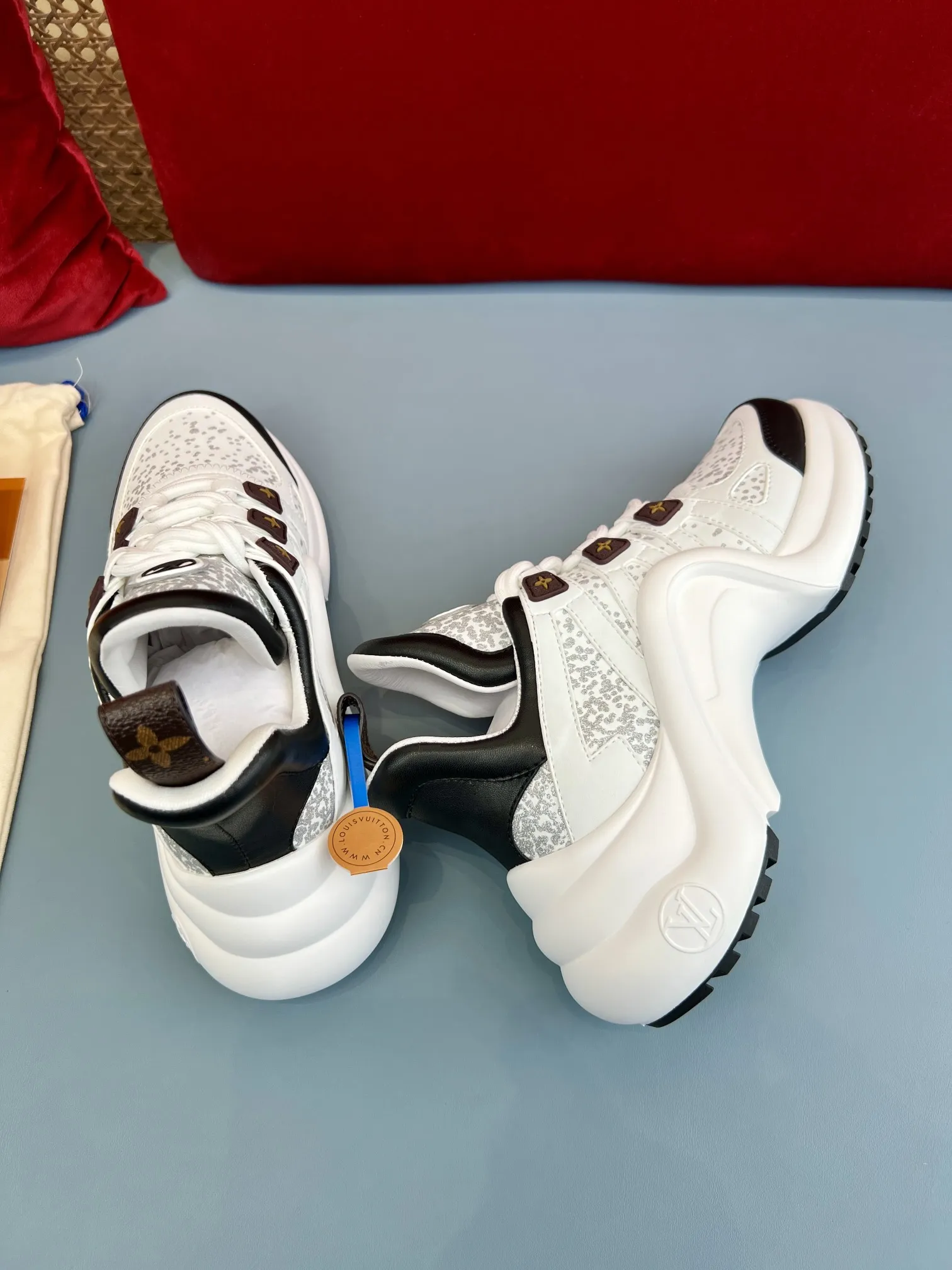Louis Vuitton Archlight Sneaker White Glitter – Replica Shoes & Louis Vuitton Replica UrbanChic 280
