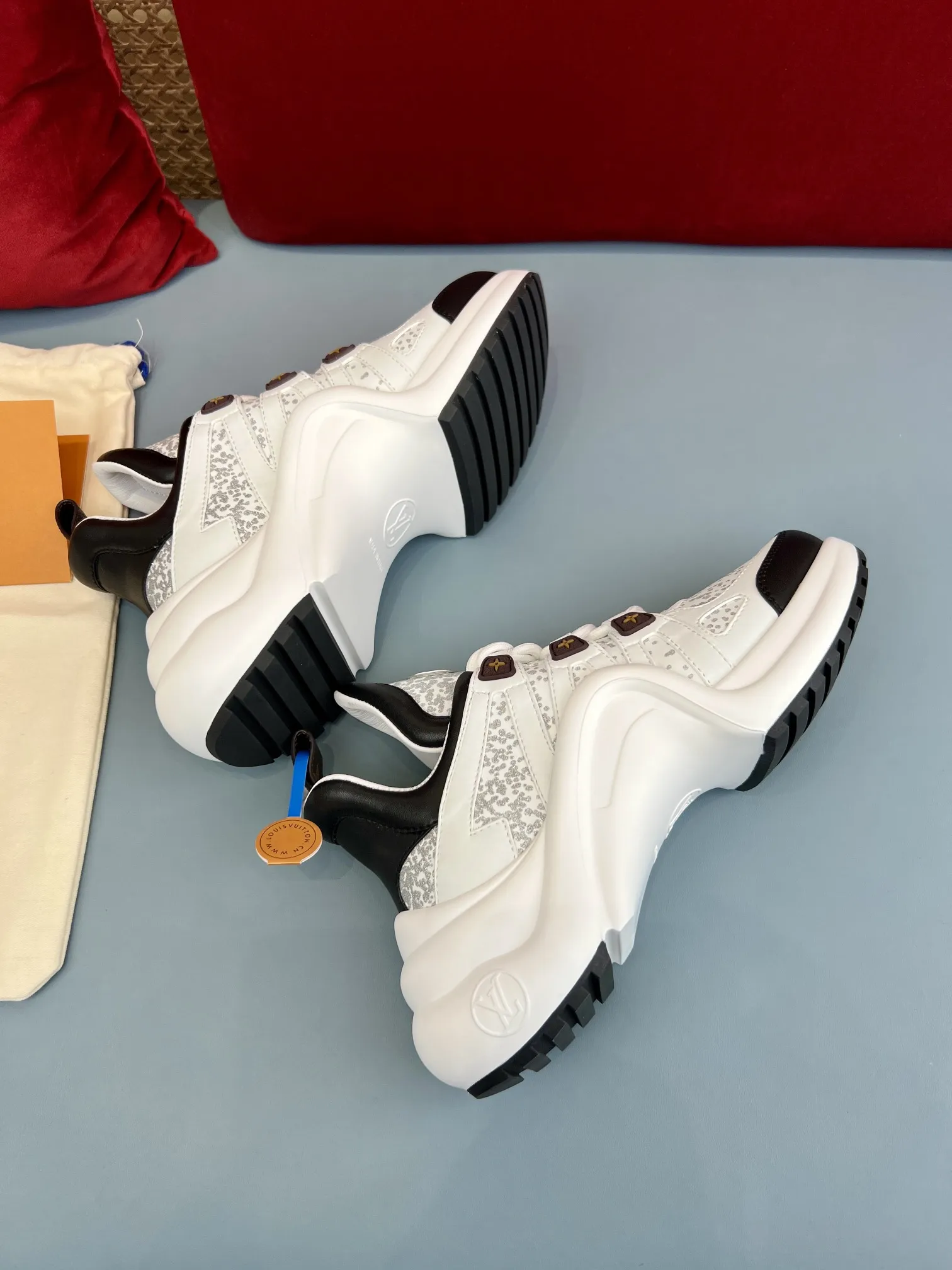 Louis Vuitton Archlight Sneaker White Glitter – Replica Shoes & Louis Vuitton Replica UrbanChic 280