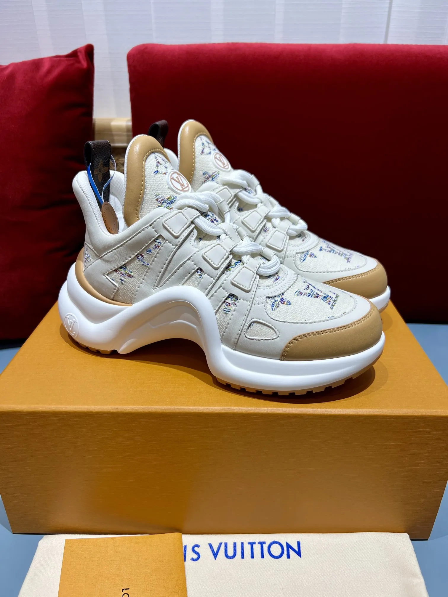 TravelReady Louis Vuitton Archlight Sneakers Beige Floral – Replica Shoes & Louis Vuitton Replica 282