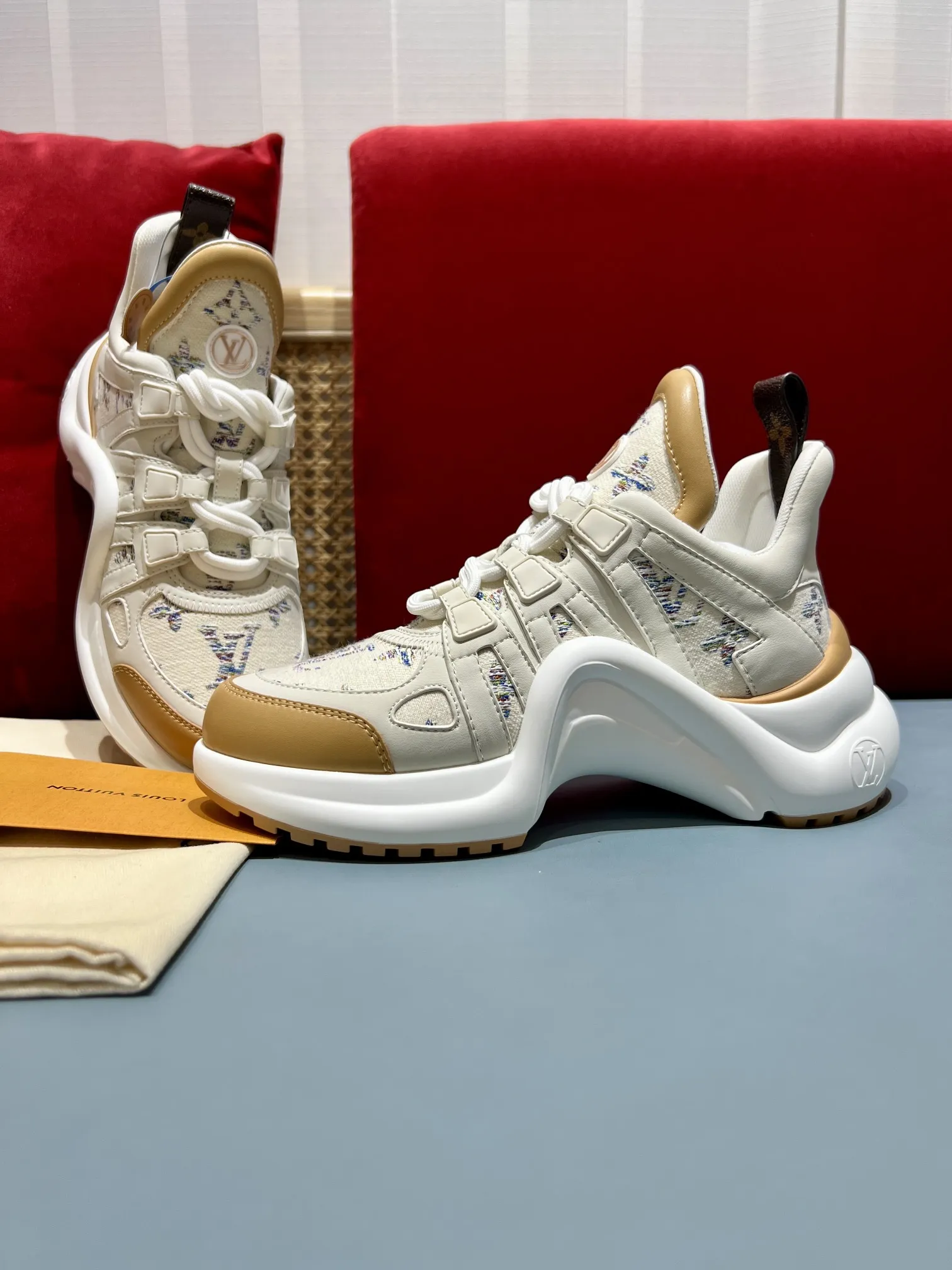 TravelReady Louis Vuitton Archlight Sneakers Beige Floral – Replica Shoes & Louis Vuitton Replica 282