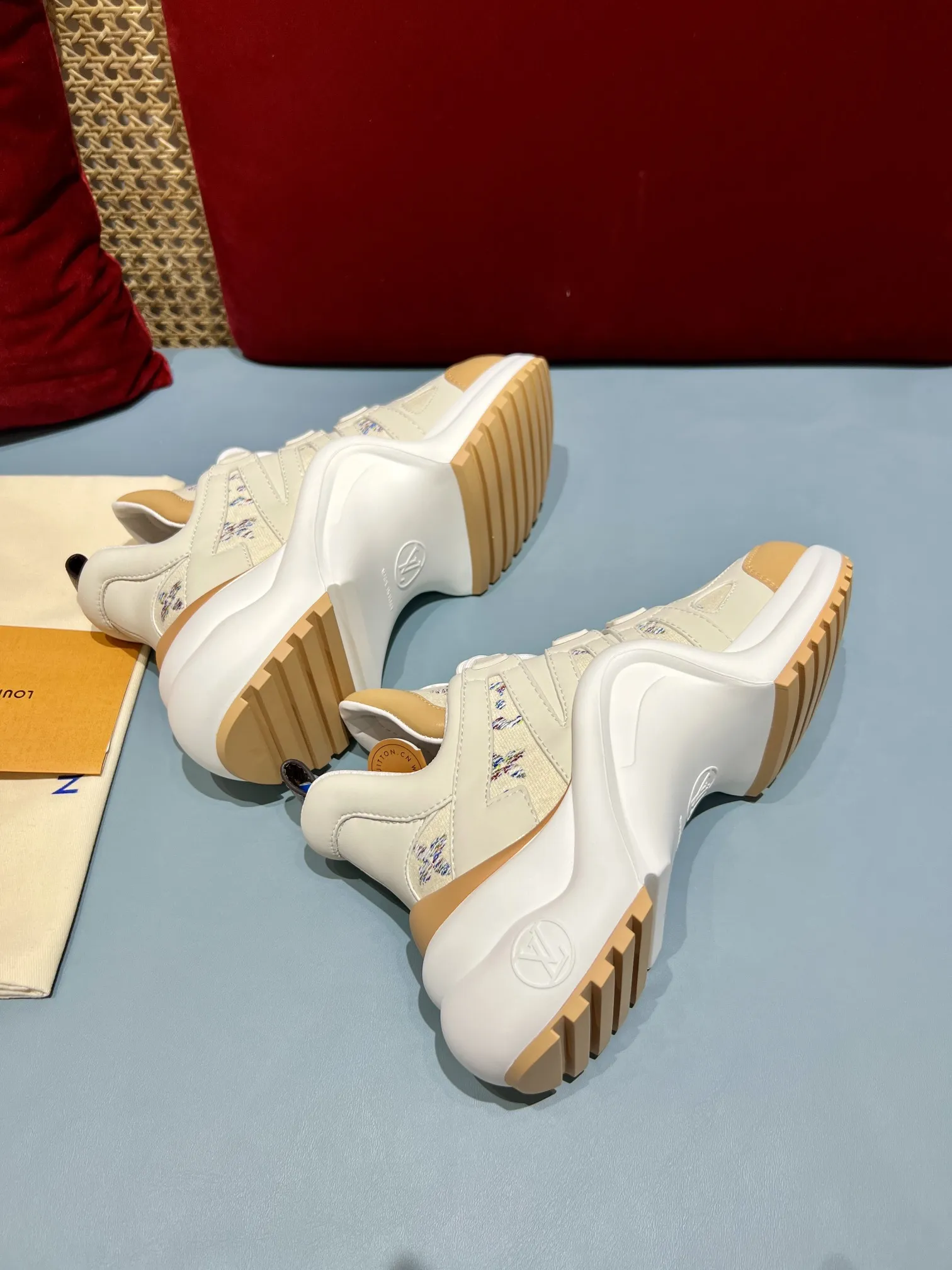 TravelReady Louis Vuitton Archlight Sneakers Beige Floral – Replica Shoes & Louis Vuitton Replica 282