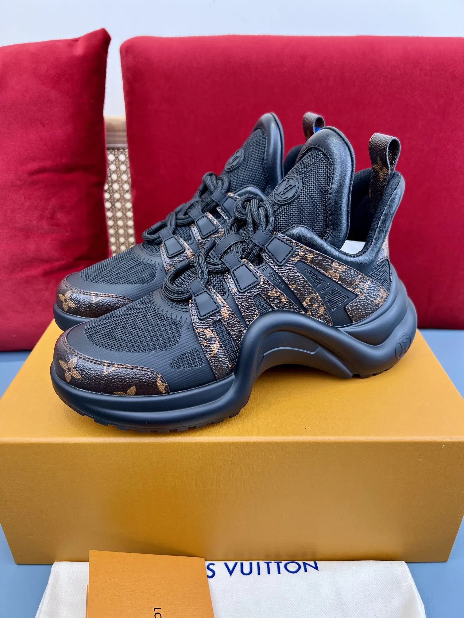 Louis Vuitton Archlight Sneakers Black Monogram –  Replica Shoes & Rep Shoes GoodFit 277