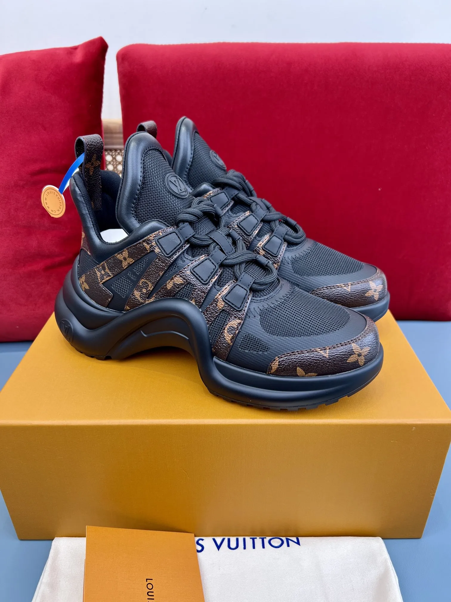 Louis Vuitton Archlight Sneakers Black Monogram –  Replica Shoes & Rep Shoes GoodFit 277