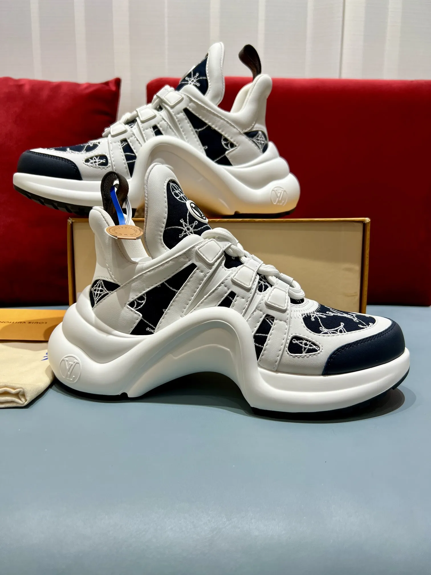 EyeCatching Louis Vuitton Archlight Sneakers Blue White – Replica Shoes & Louis Vuitton Replica 292