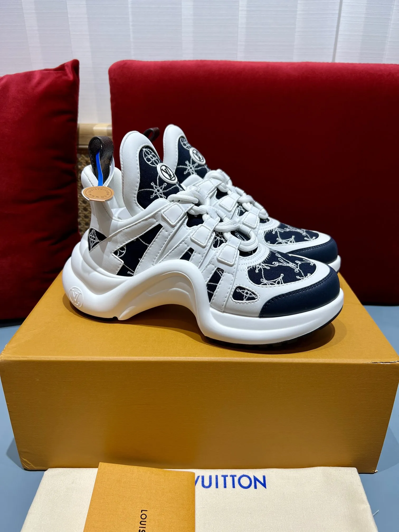 EyeCatching Louis Vuitton Archlight Sneakers Blue White – Replica Shoes & Louis Vuitton Replica 292