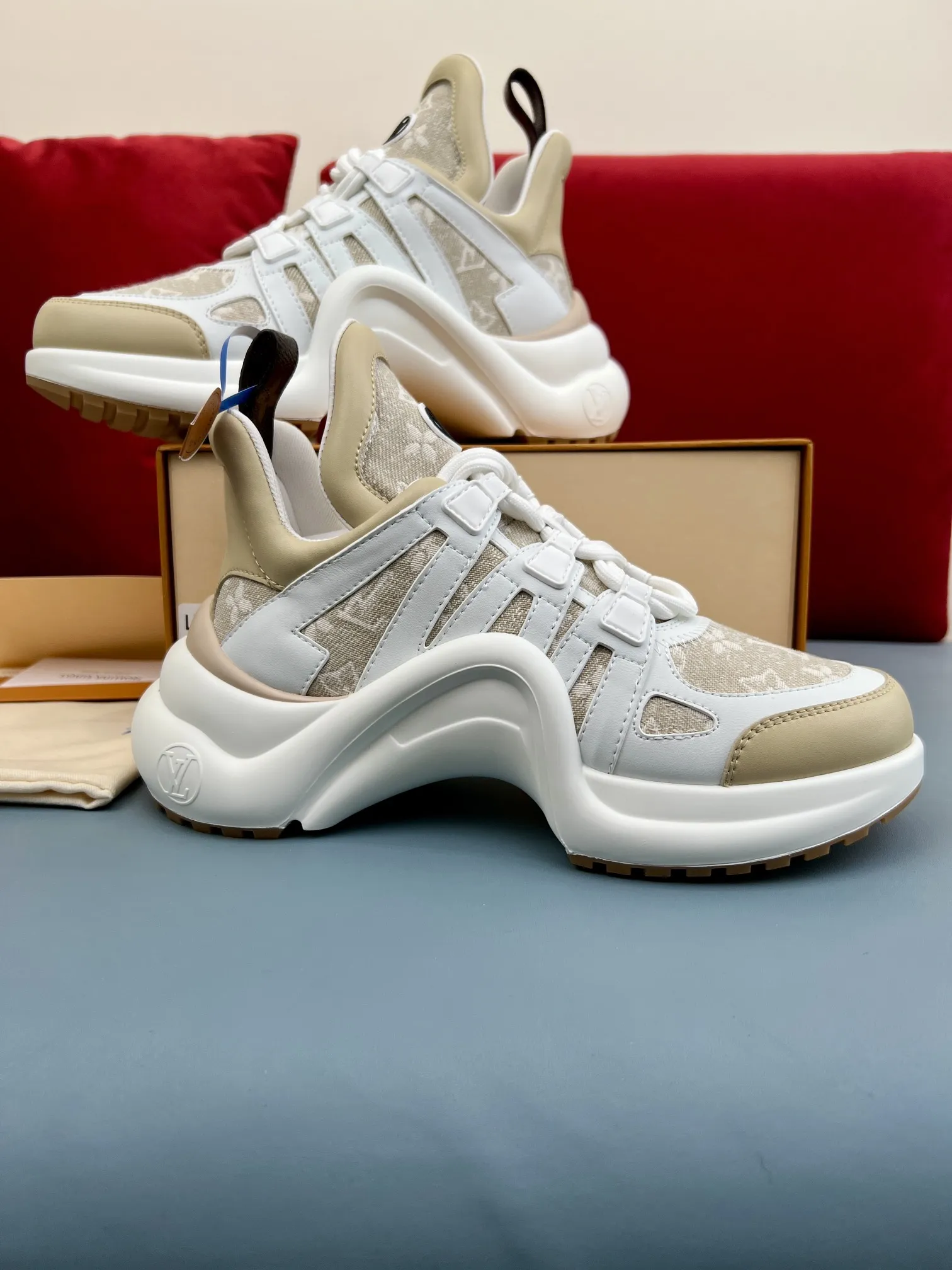 Sustainable Louis Vuitton Archlight Sneakers White Beige – Replica Shoes & Louis Vuitton Fake Edition 290