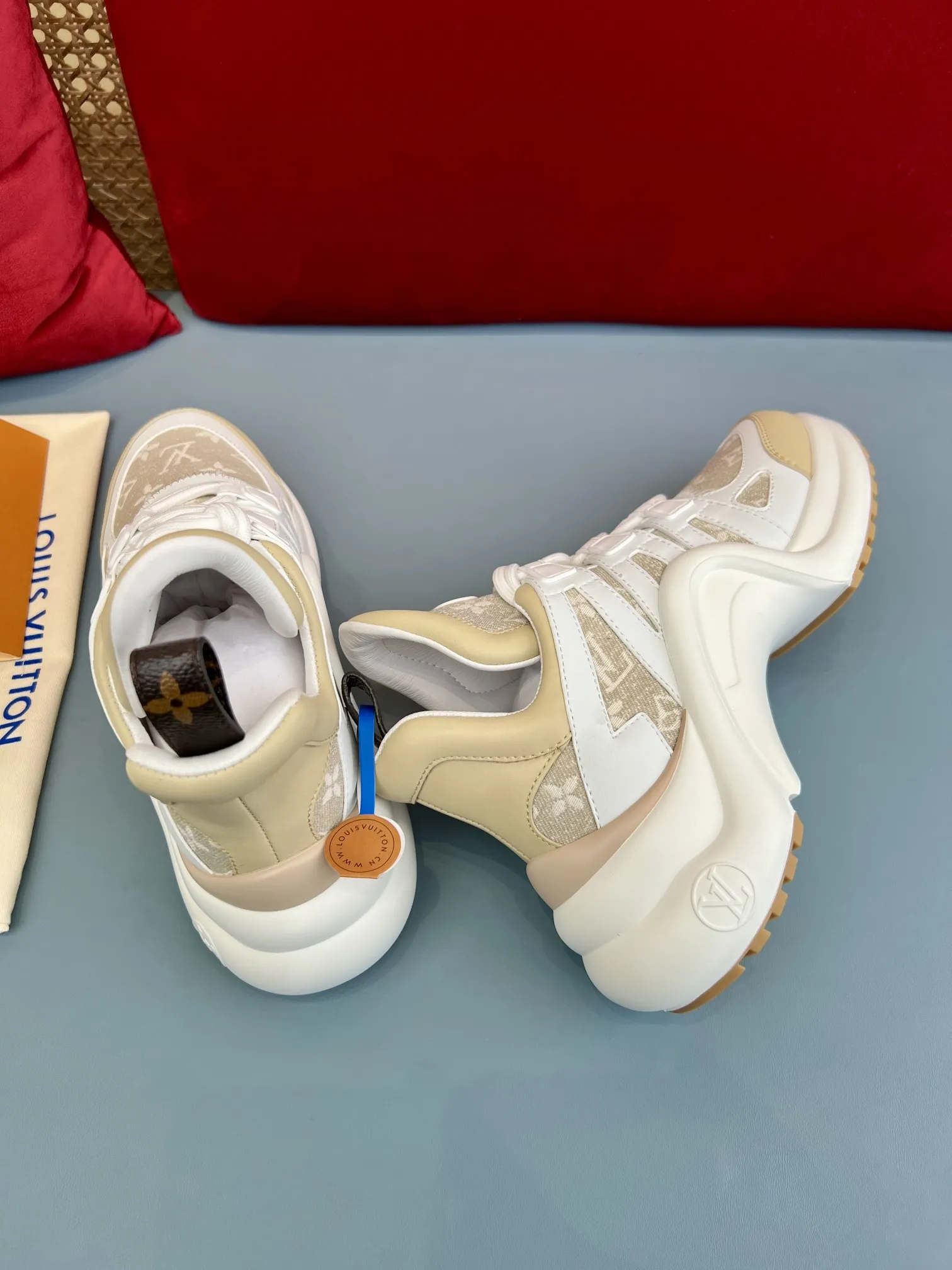 Sustainable Louis Vuitton Archlight Sneakers White Beige – Replica Shoes & Louis Vuitton Fake Edition 290