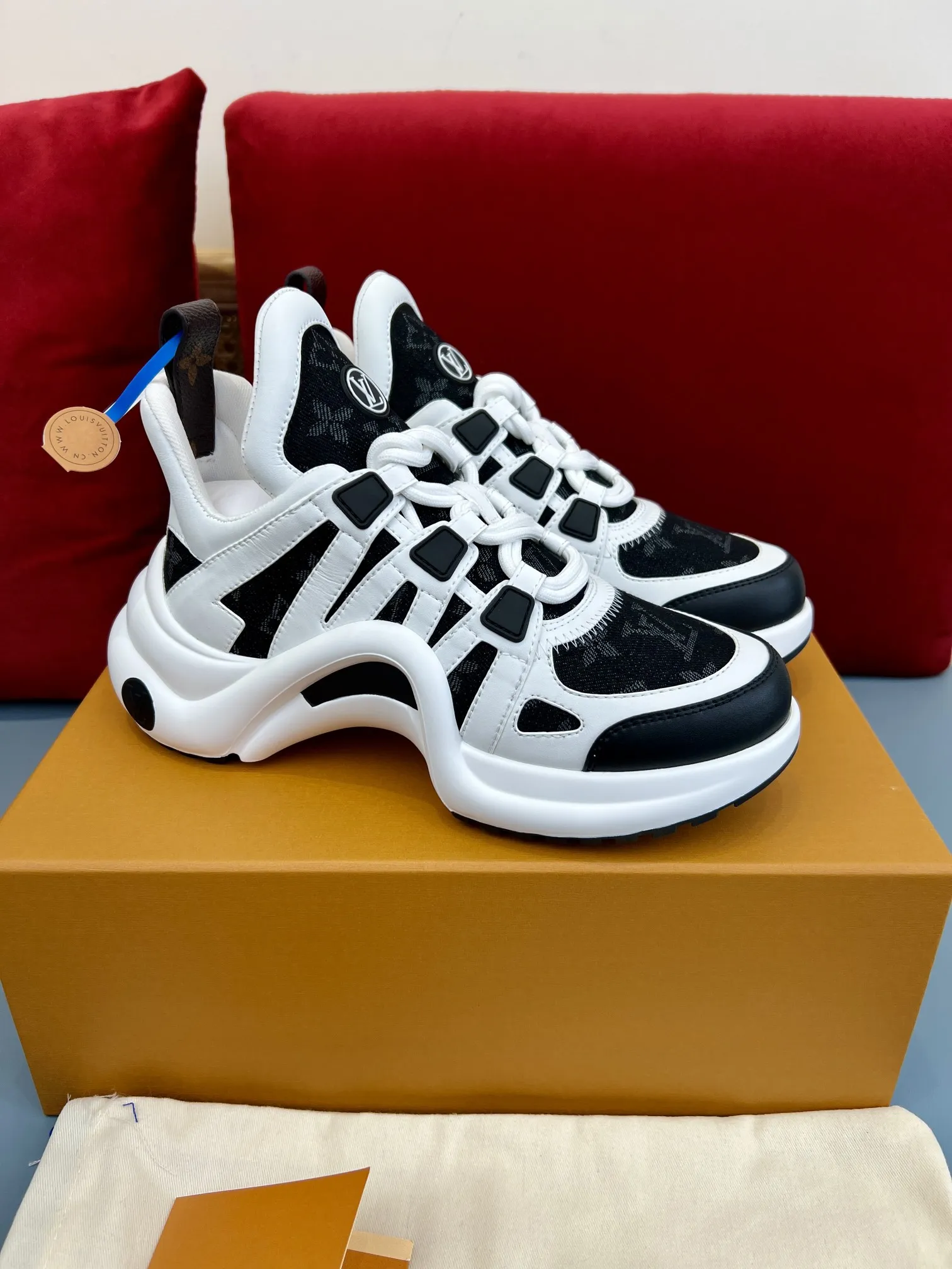 Louis Vuitton Archlight Sneakers White Black – Replica Shoes & Louis Vuitton Replica Stylish 286